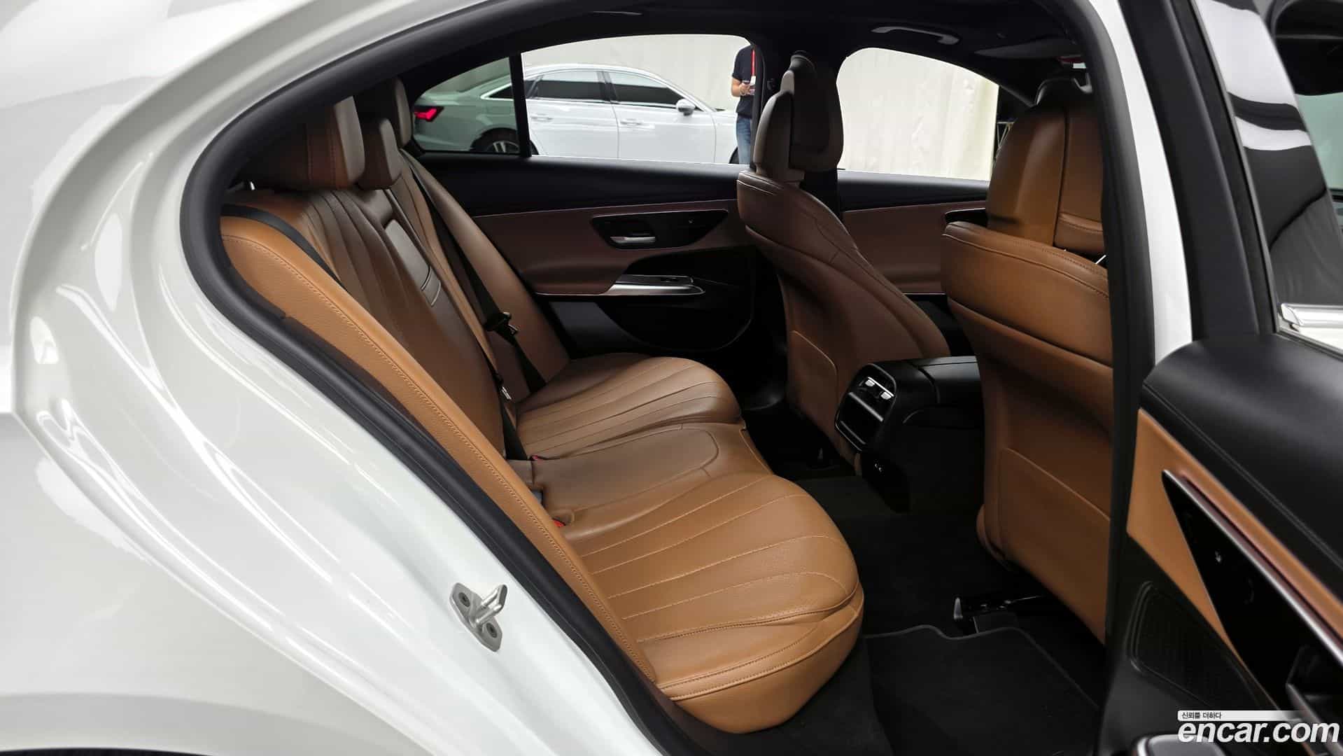 E-Class Mercedes-Benz 2024.8-OPTION-016