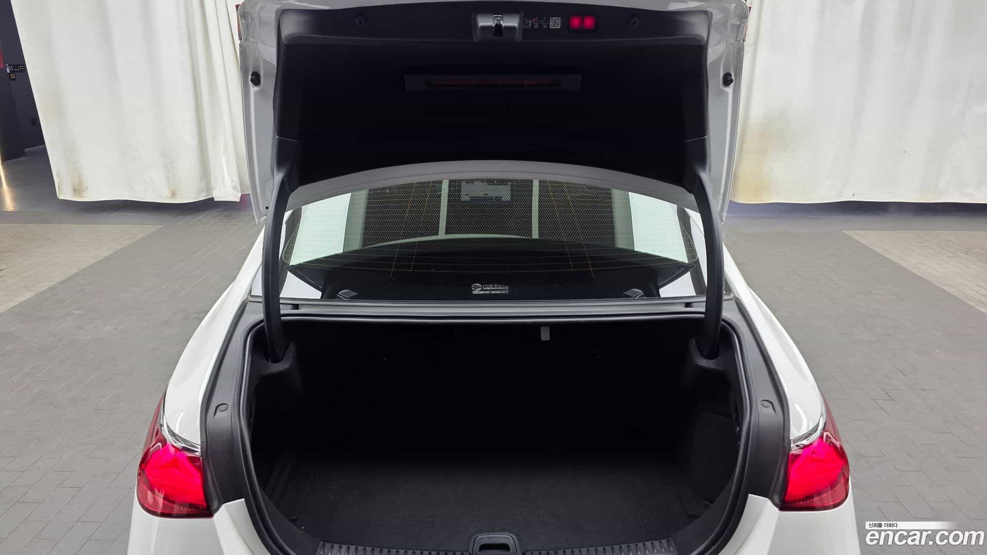 E-Class Mercedes-Benz 2024.8-OPTION-024
