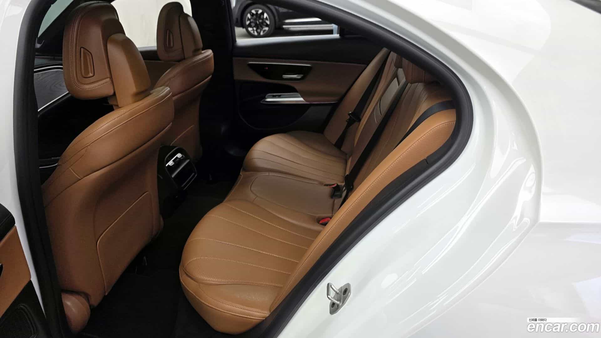 E-Class Mercedes-Benz 2024.8-INNER-036