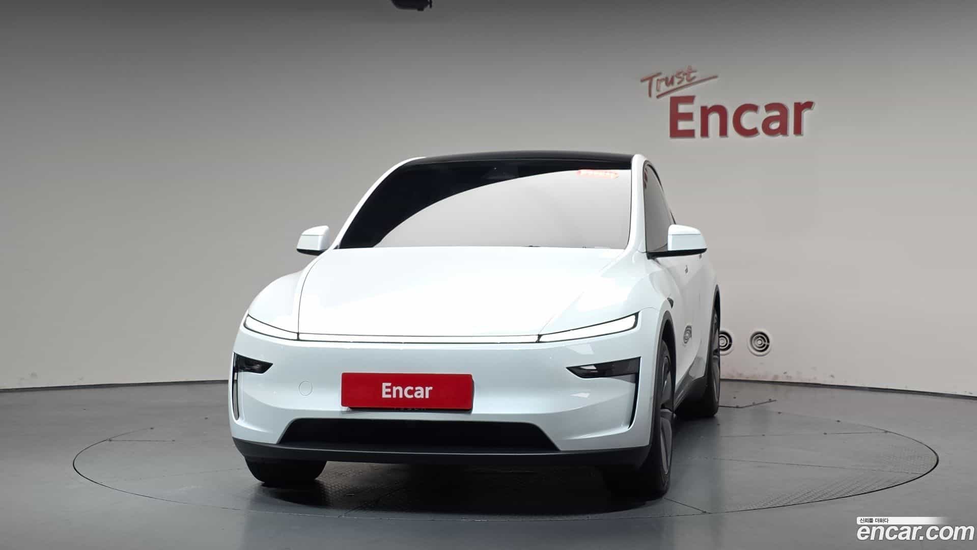 Model Y Tesla 2025.8-OUTER-003