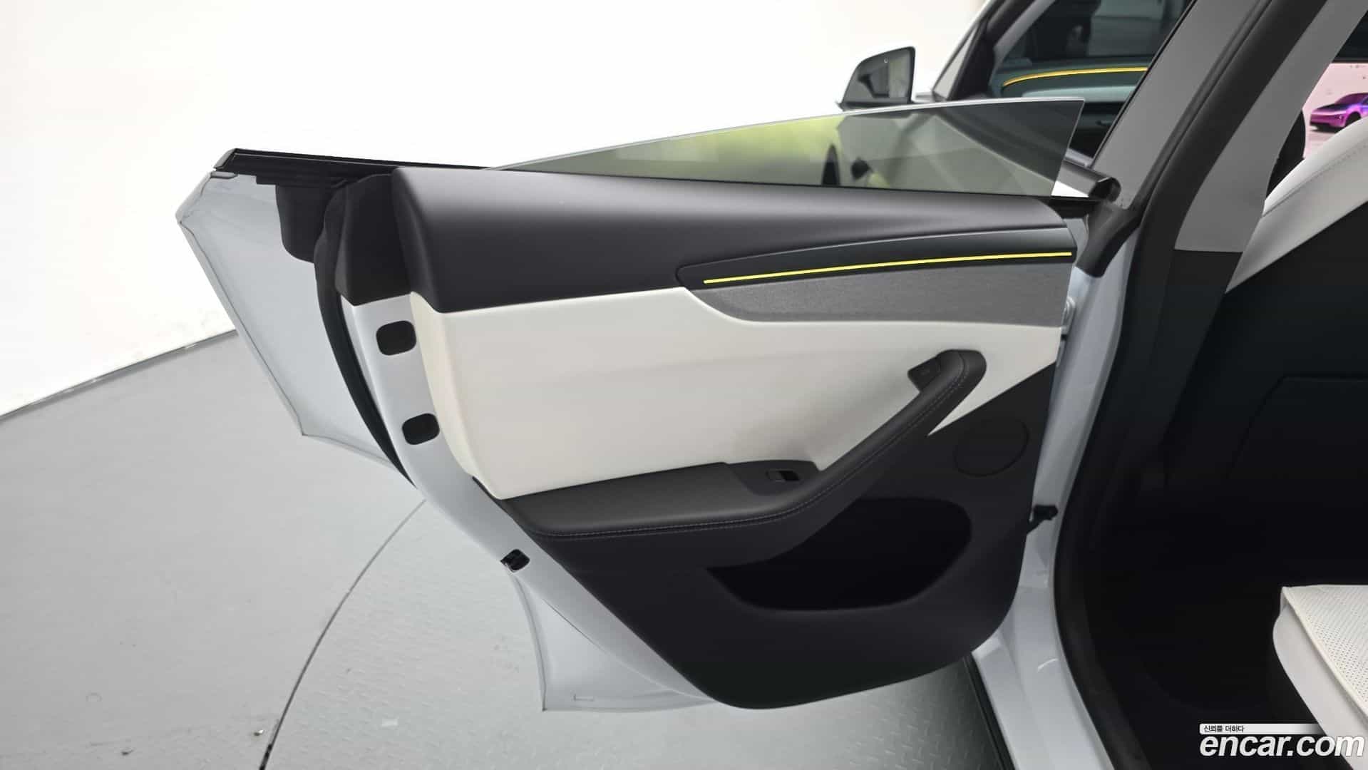 Model Y Tesla 2025.8-INNER-035