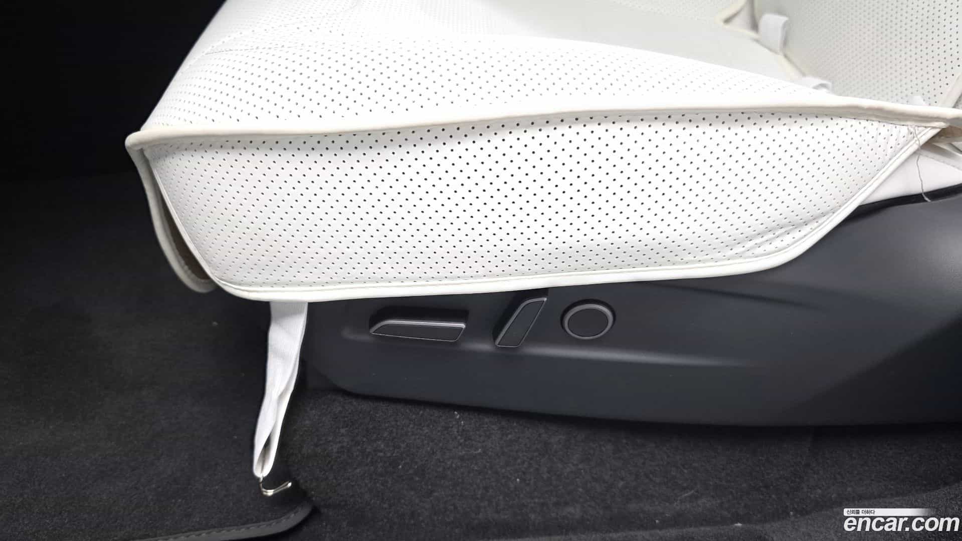 Model Y Tesla 2025.8-OPTION-043