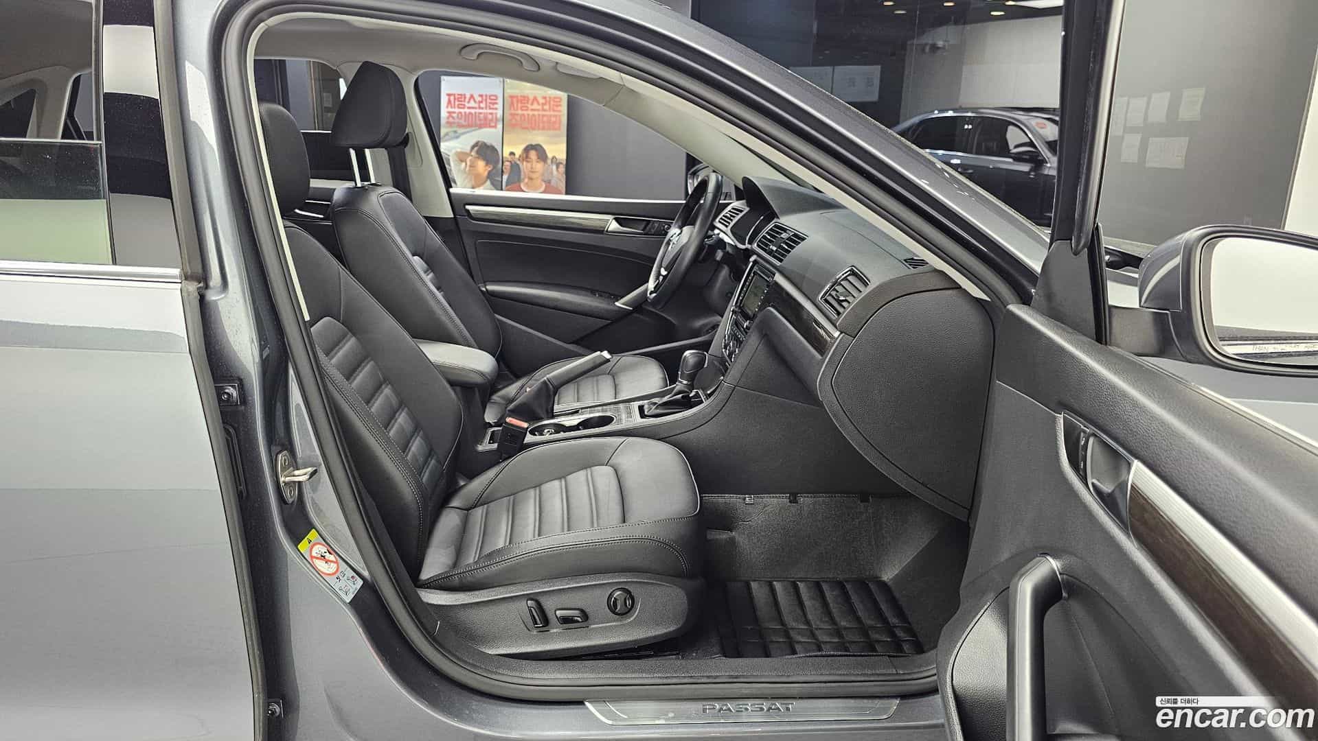 Passat Volkswagen 2018.9-OPTION-016