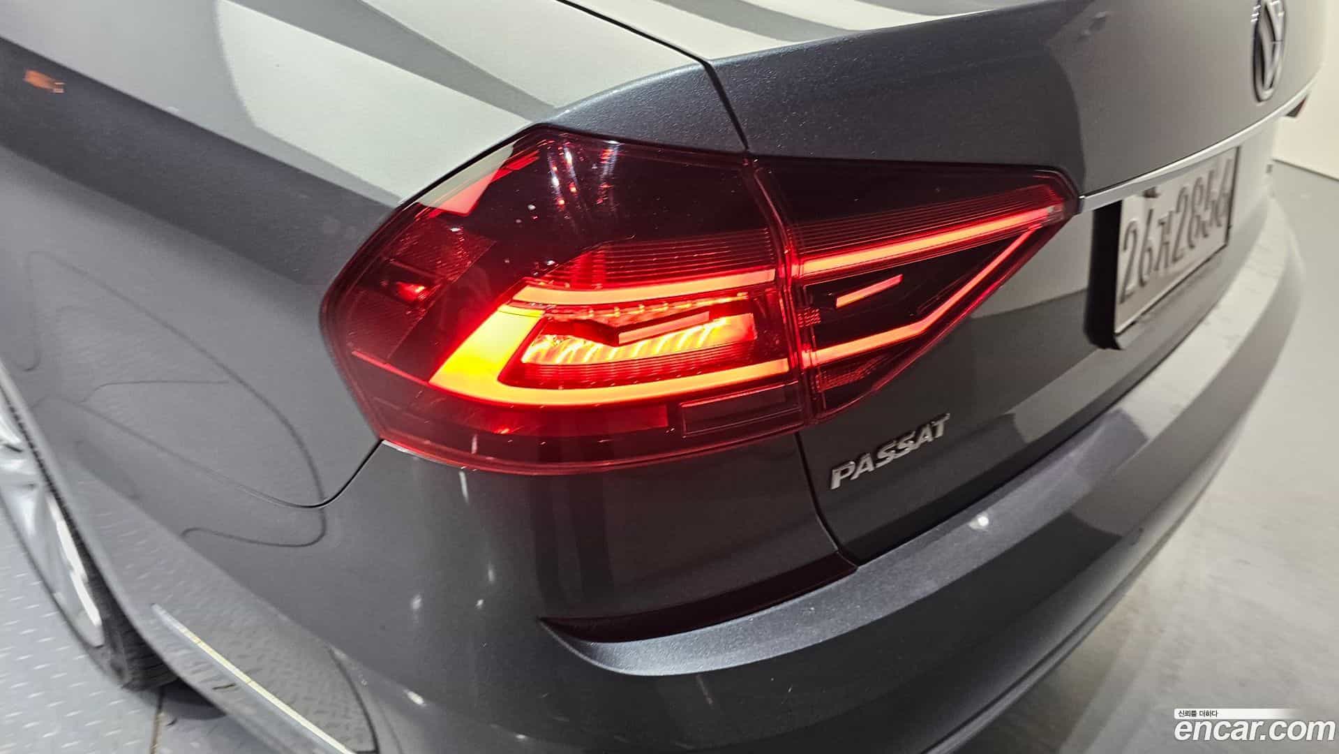 Passat Volkswagen 2018.9-OUTER-033