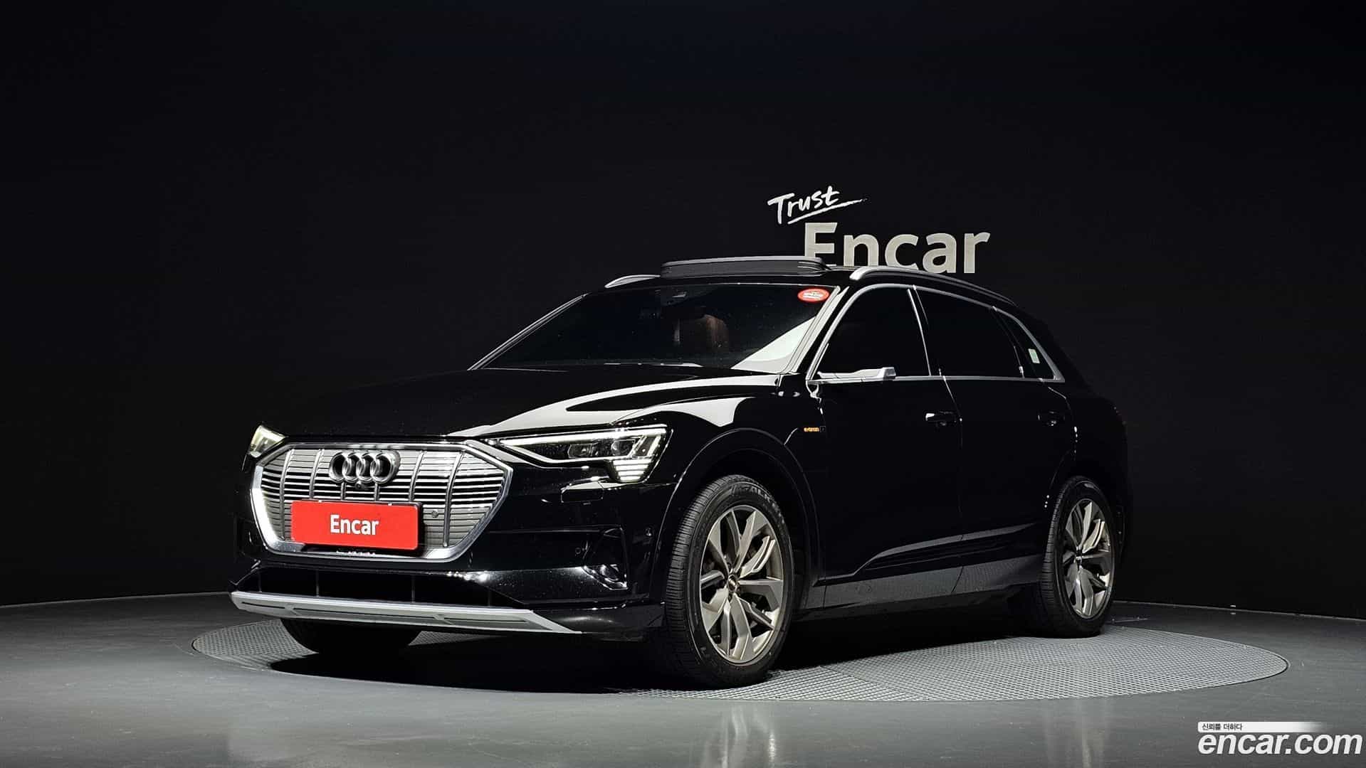 e-tron Audi 2020.11-OUTER-001