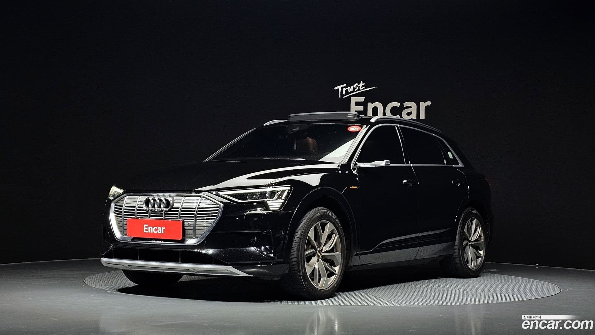 Main__Slider__Photo:e-tron Audi 2020.11-0