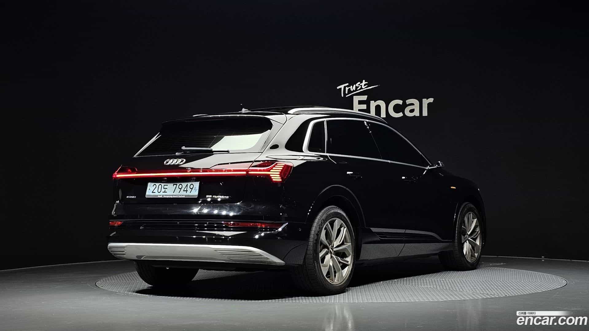 e-tron Audi 2020.11-OUTER-002