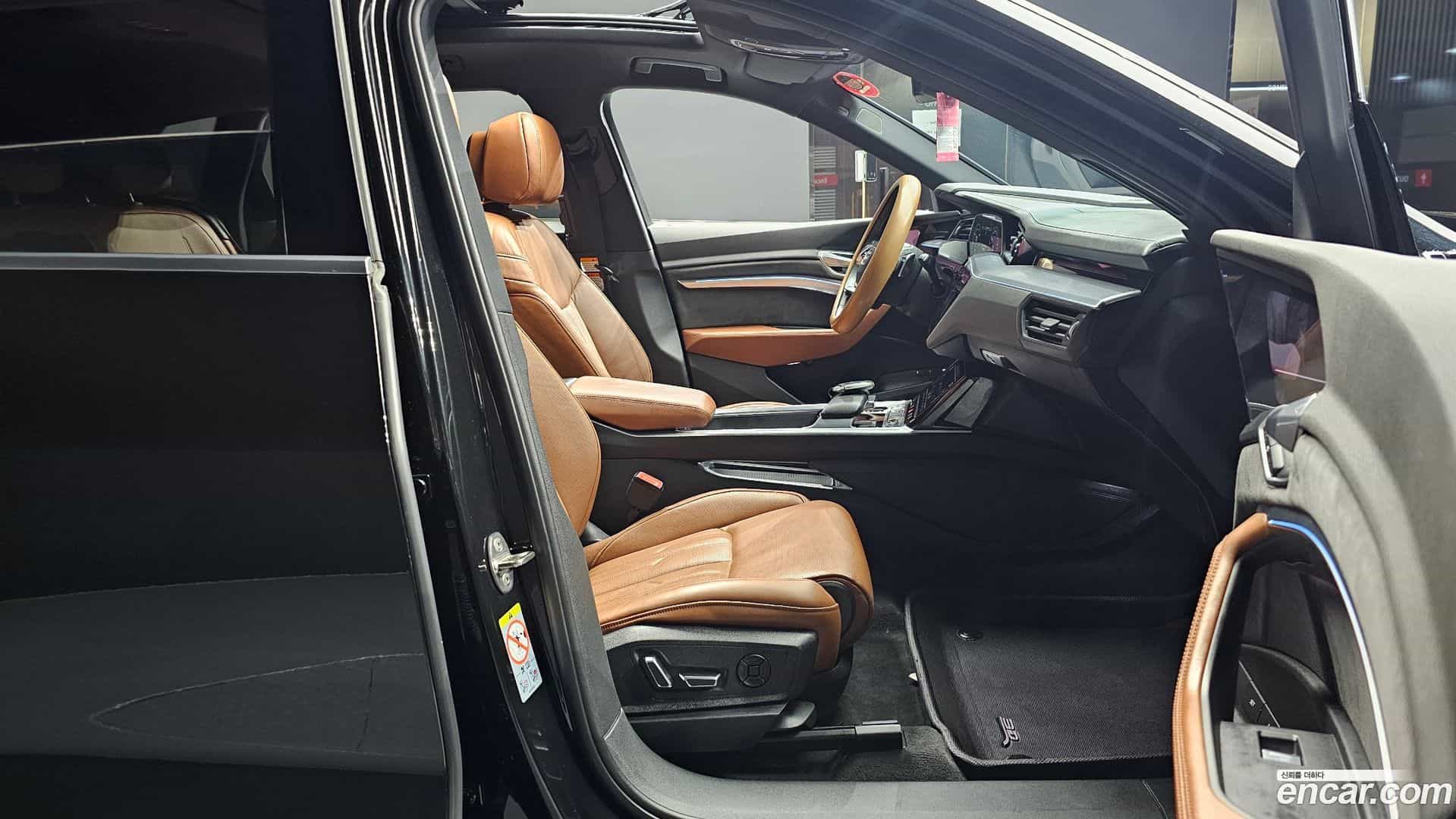 e-tron Audi 2020.11-OPTION-015