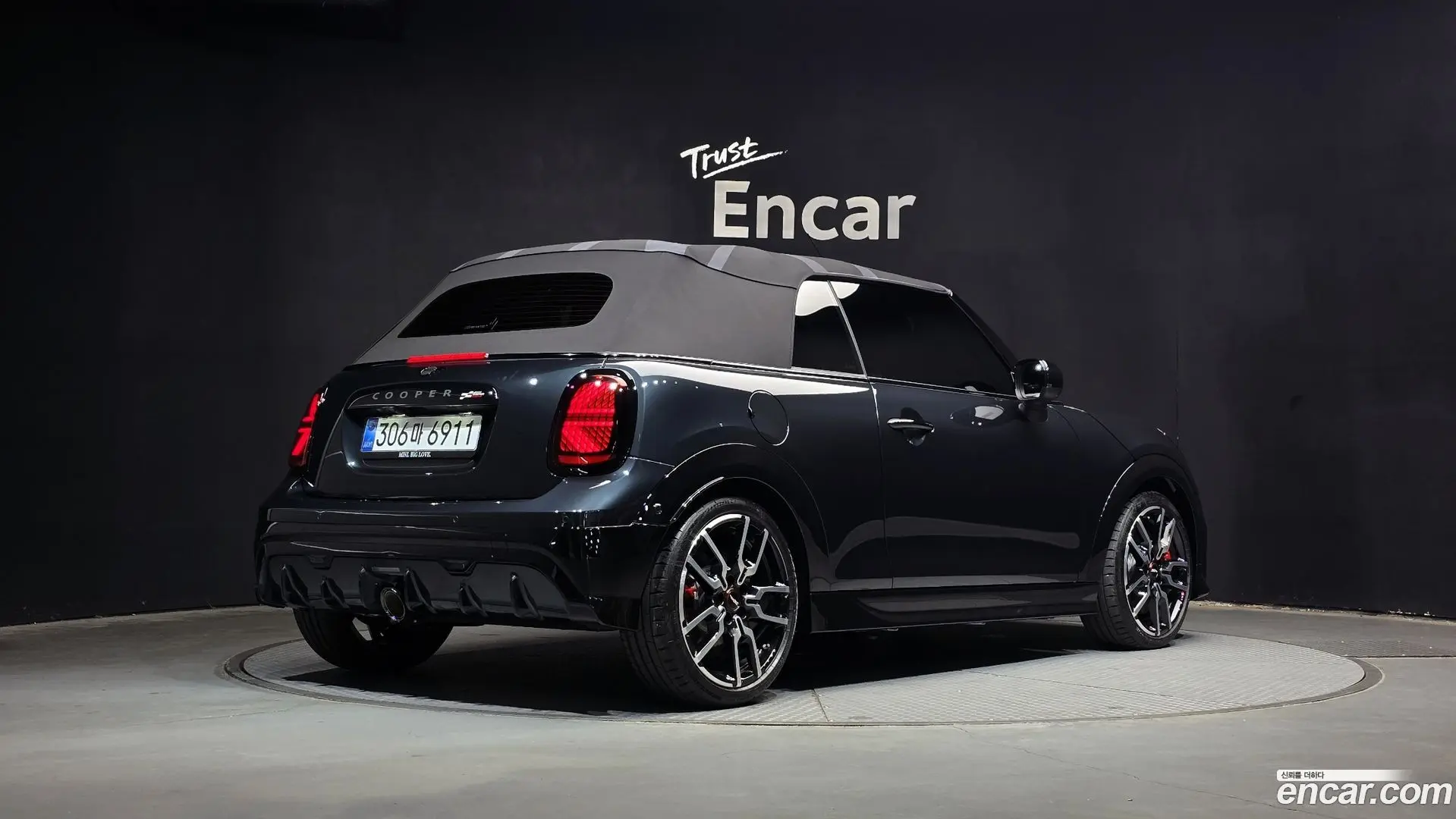 Main__Slider__Photo:Cooper Convertible Mini 2025.10-1