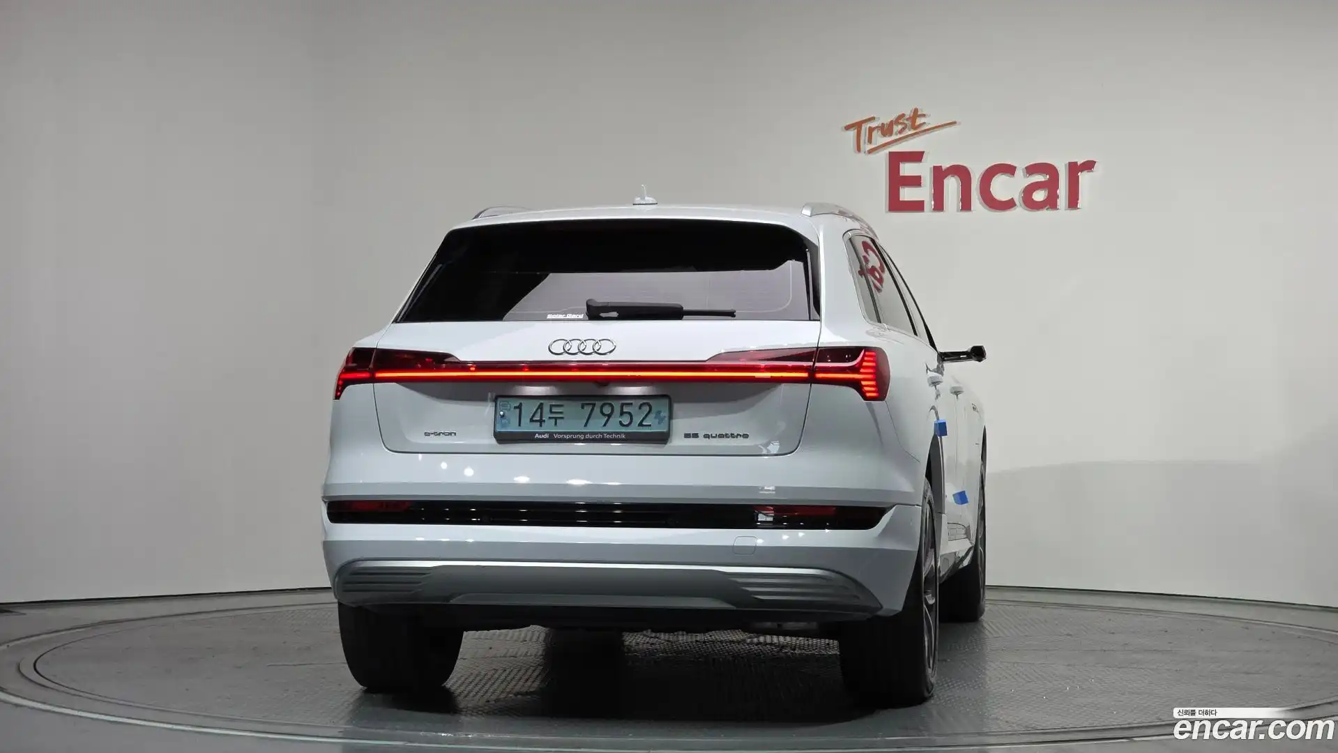 e-tron Audi 2021.10-OUTER-004