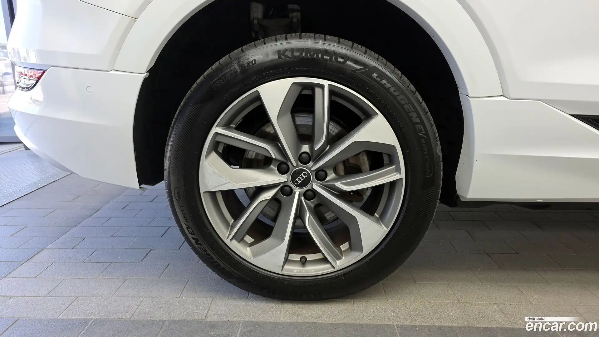 e-tron Audi 2021.10-OUTER-005