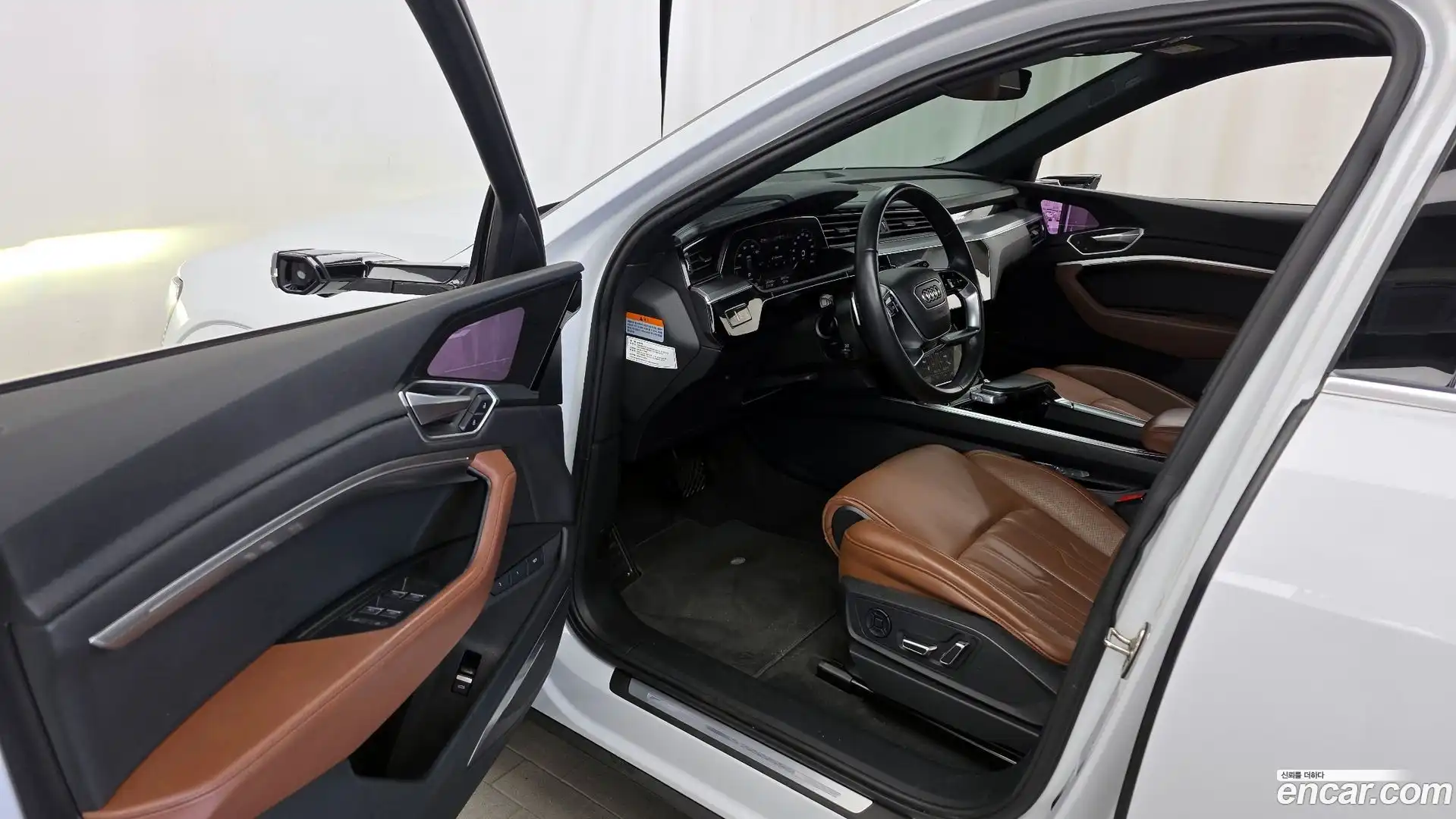 e-tron Audi 2021.10-INNER-010