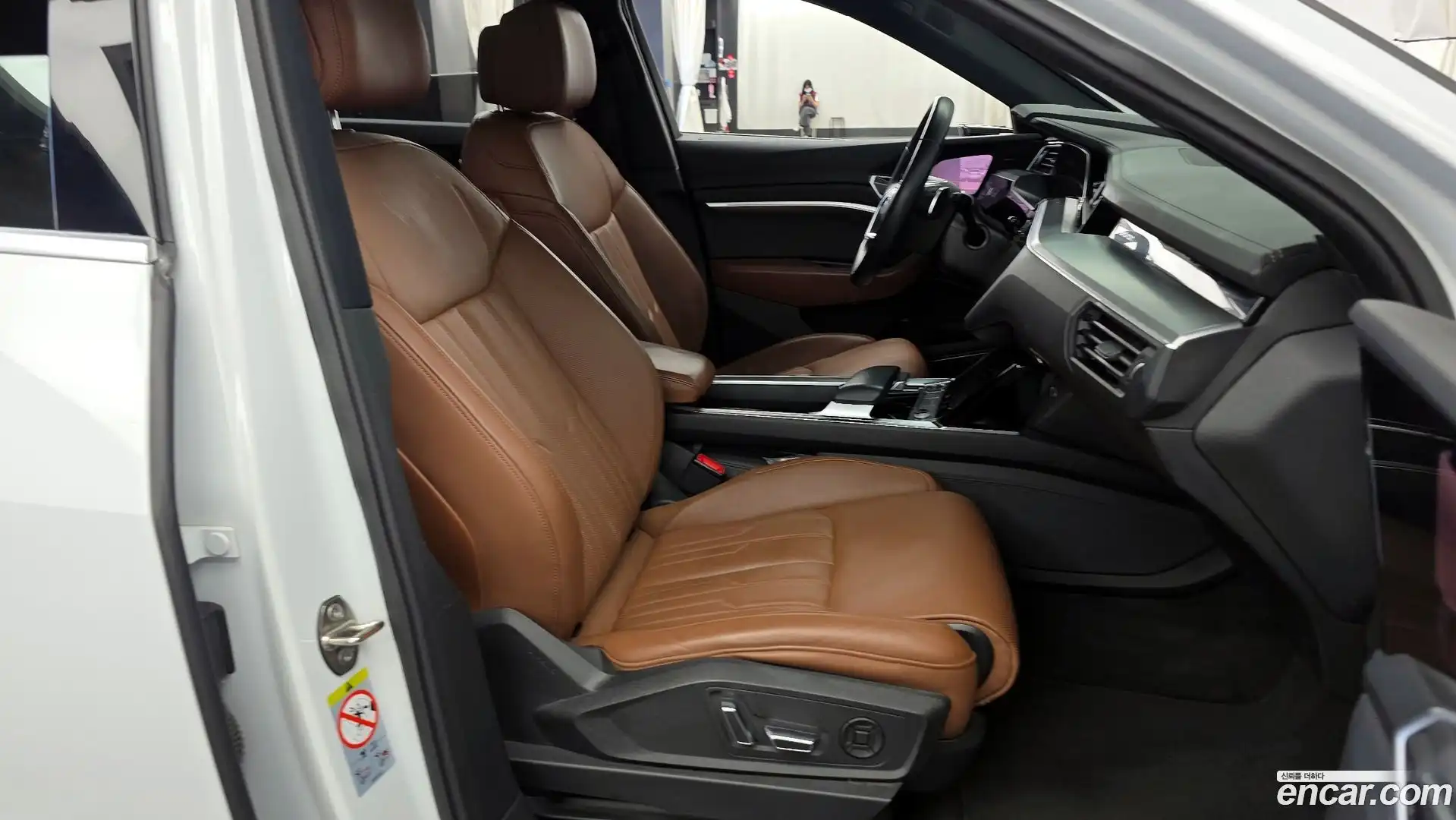 e-tron Audi 2021.10-OPTION-015