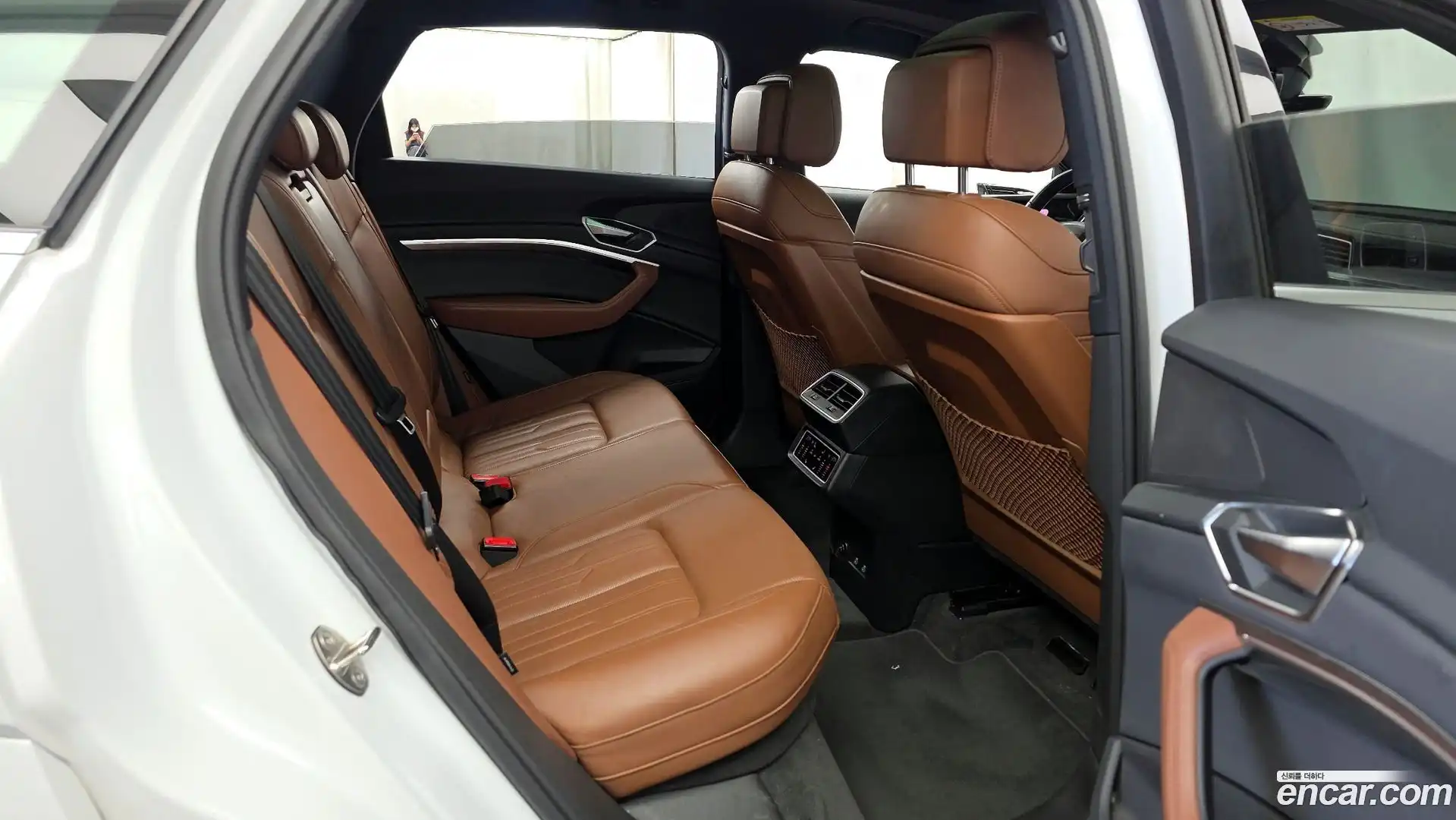 e-tron Audi 2021.10-OPTION-016