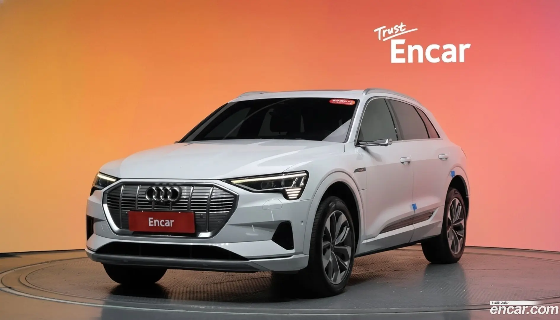 Main__Slider__Photo:e-tron Audi 2021.10-0