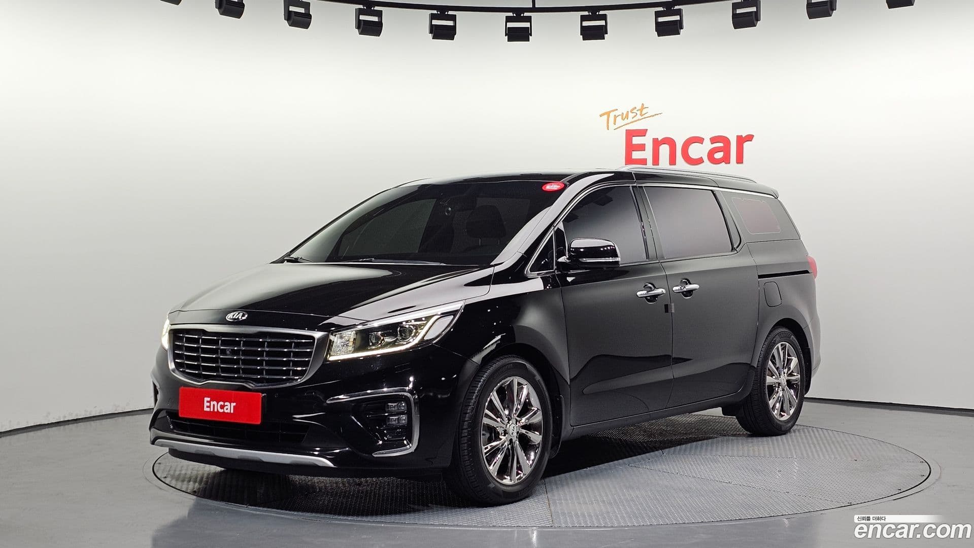 Main__Slider__Photo:Canival Kia 2019.4-0