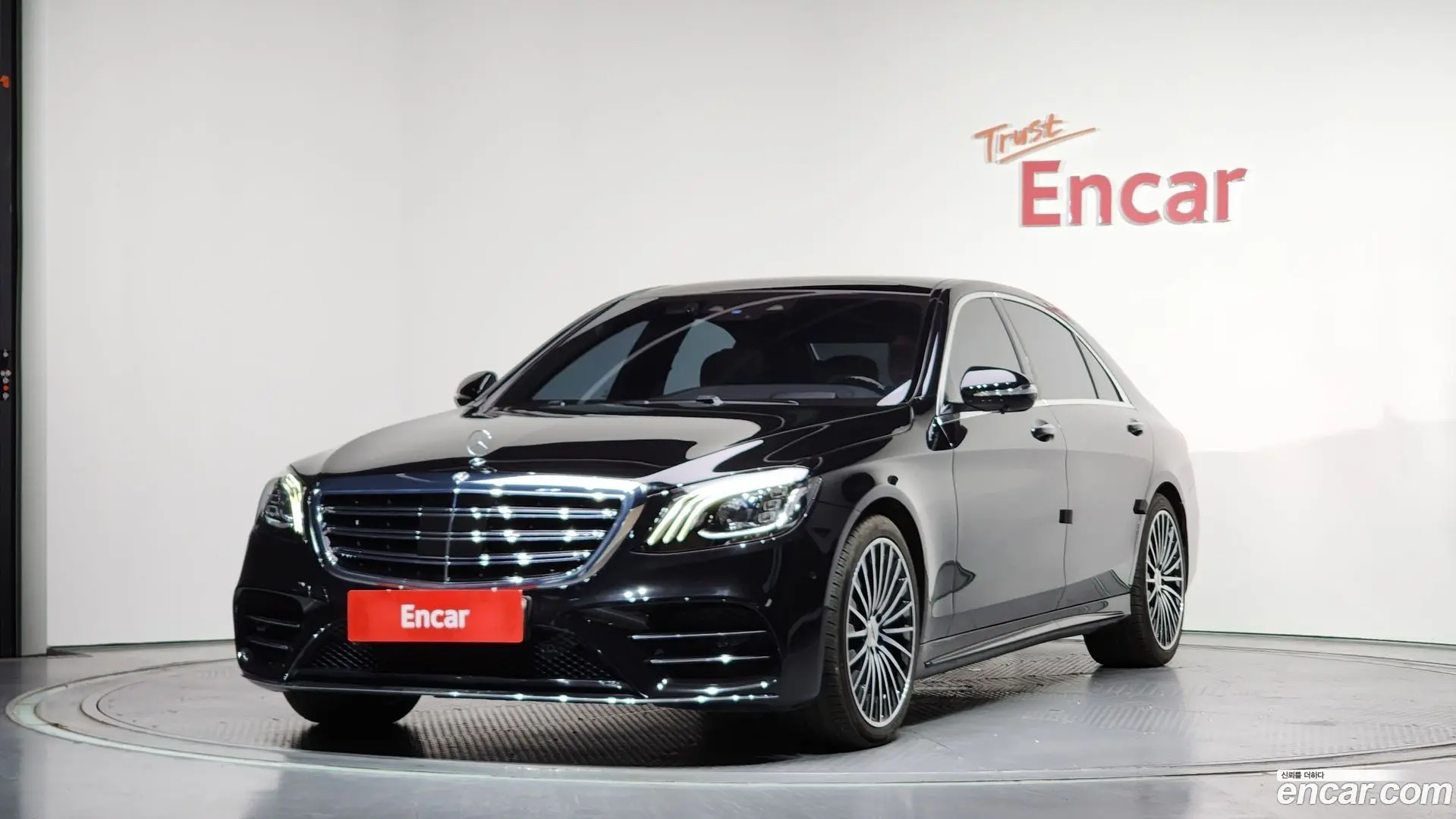 Main__Slider__Photo:S-Class Mercedes-Benz 2017.10-0
