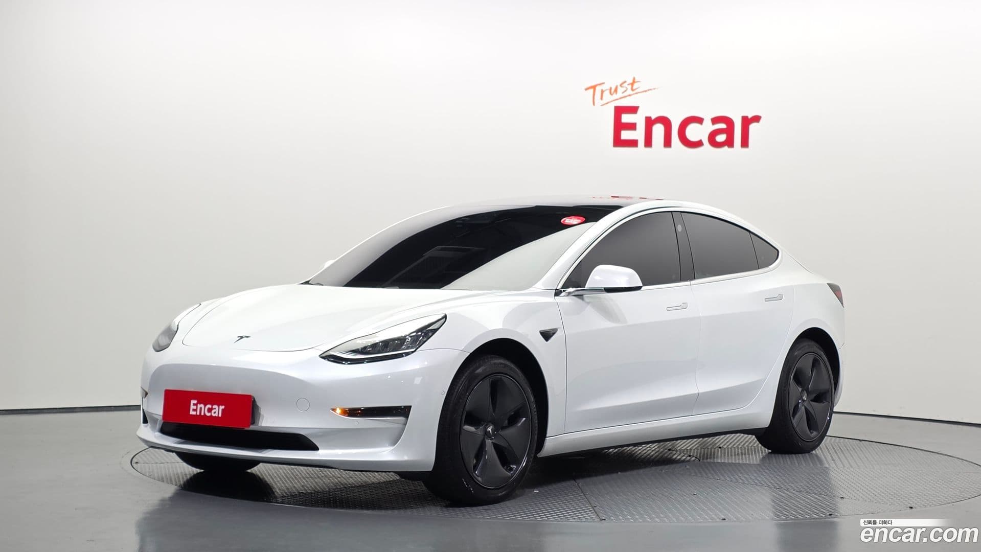 Main__Slider__Photo:Model 3 Tesla 2020.5-0