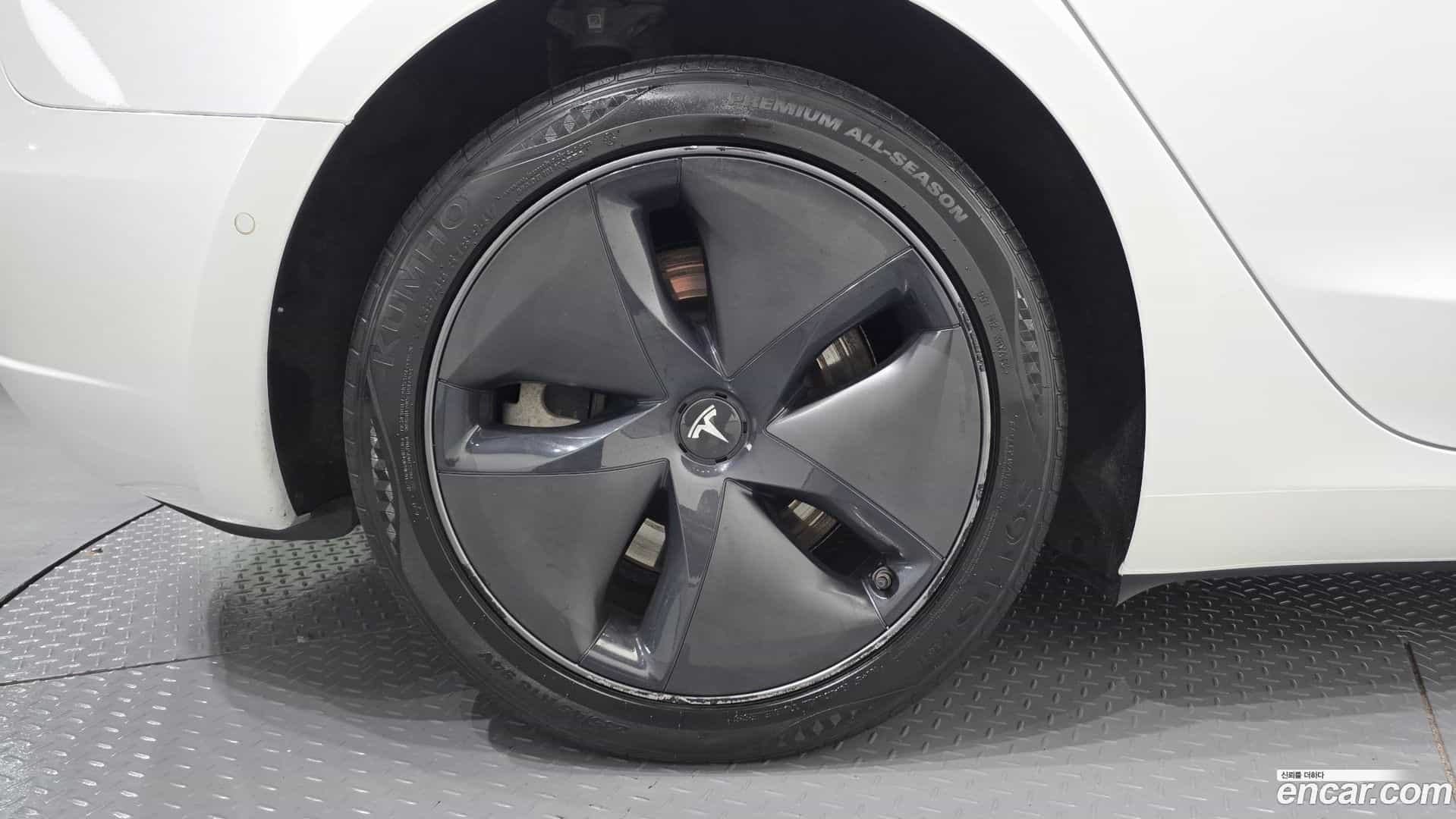 Model 3 Tesla 2020.5-OUTER-005