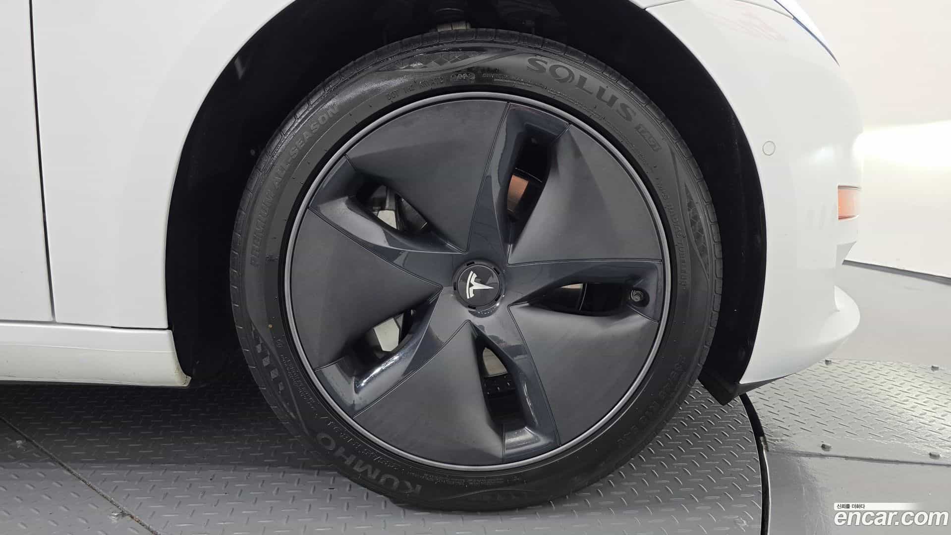 Model 3 Tesla 2020.5-OUTER-031