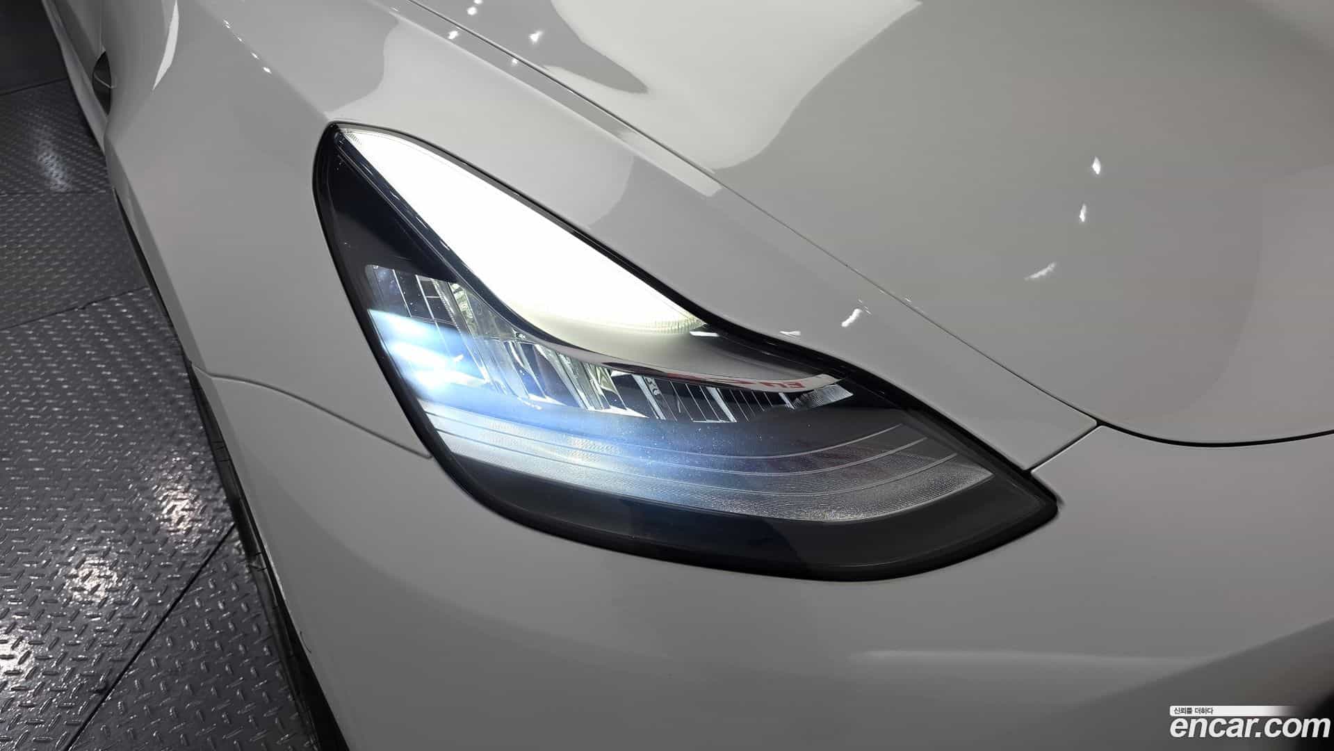 Model 3 Tesla 2020.5-OUTER-032