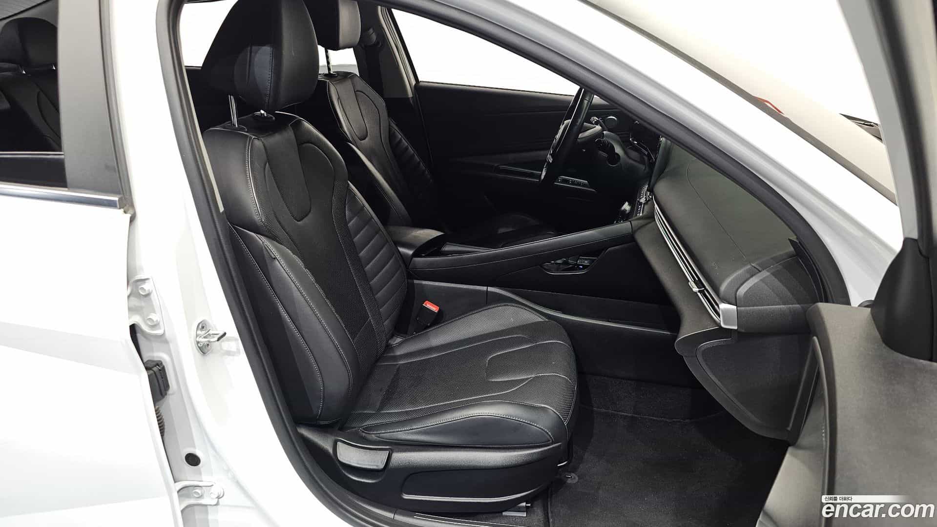 AVANTE Hyundai 2020.3-INNER-036
