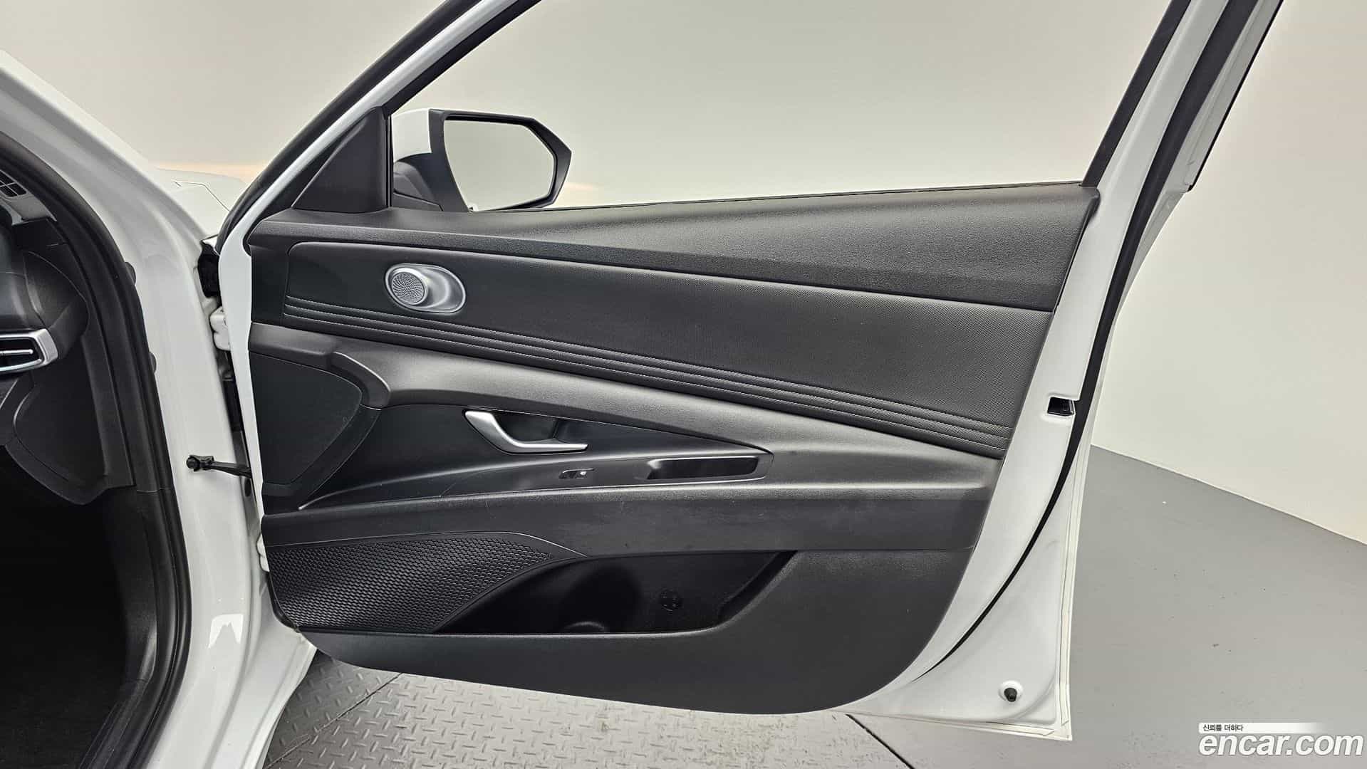 AVANTE Hyundai 2022.6-INNER-035