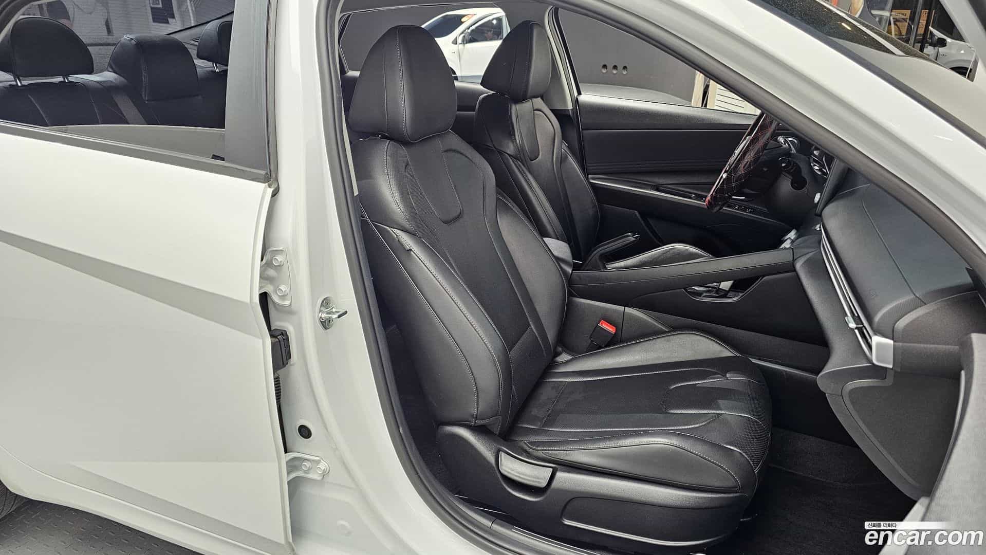 AVANTE Hyundai 2022.6-INNER-036