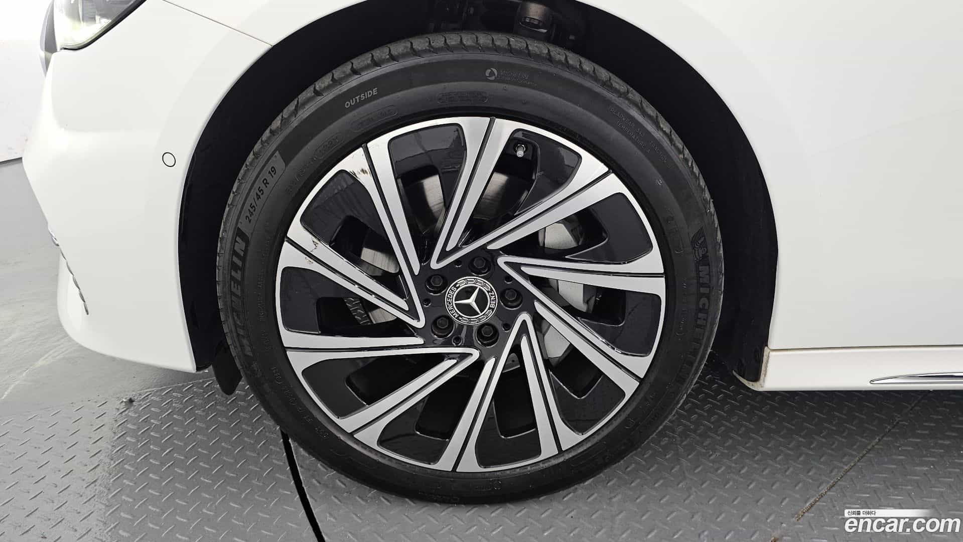 E-Class Mercedes-Benz 2024.4-OUTER-005