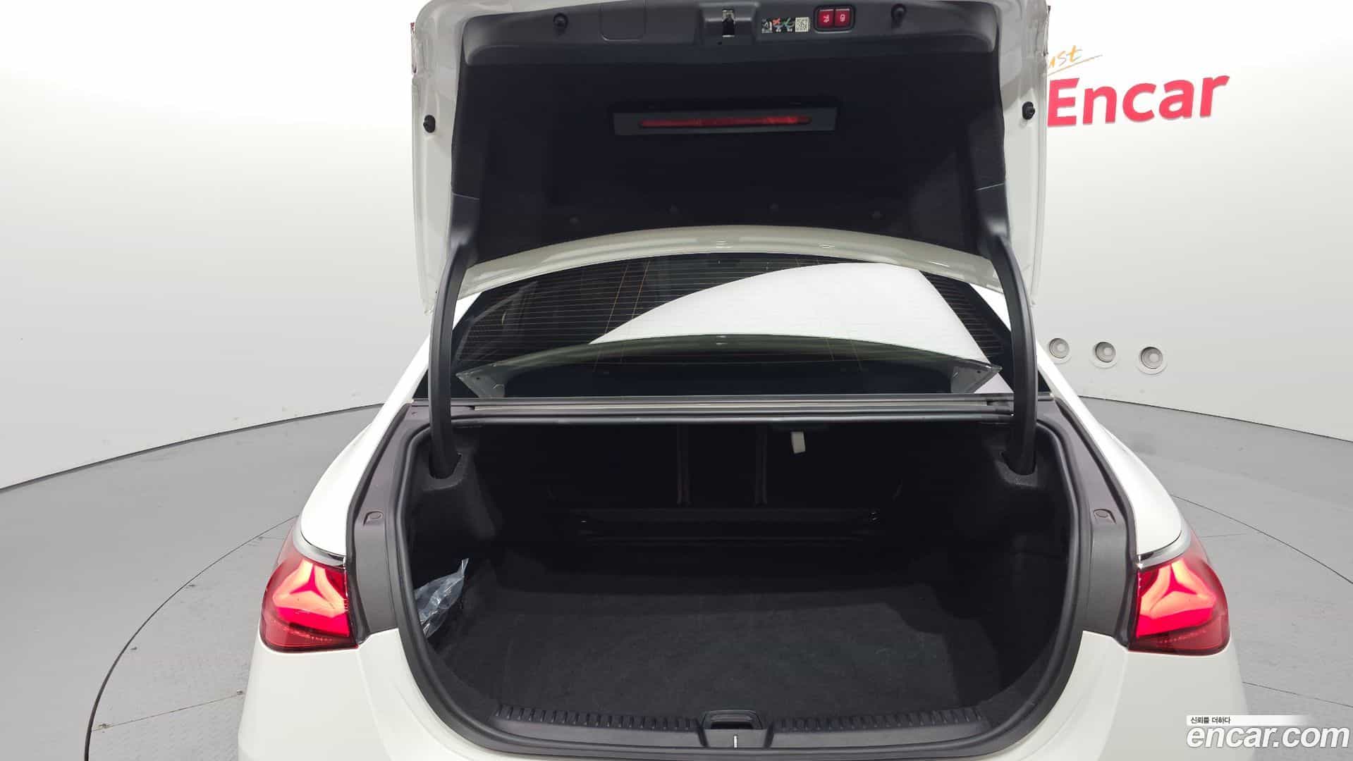 E-Class Mercedes-Benz 2024.4-OPTION-024