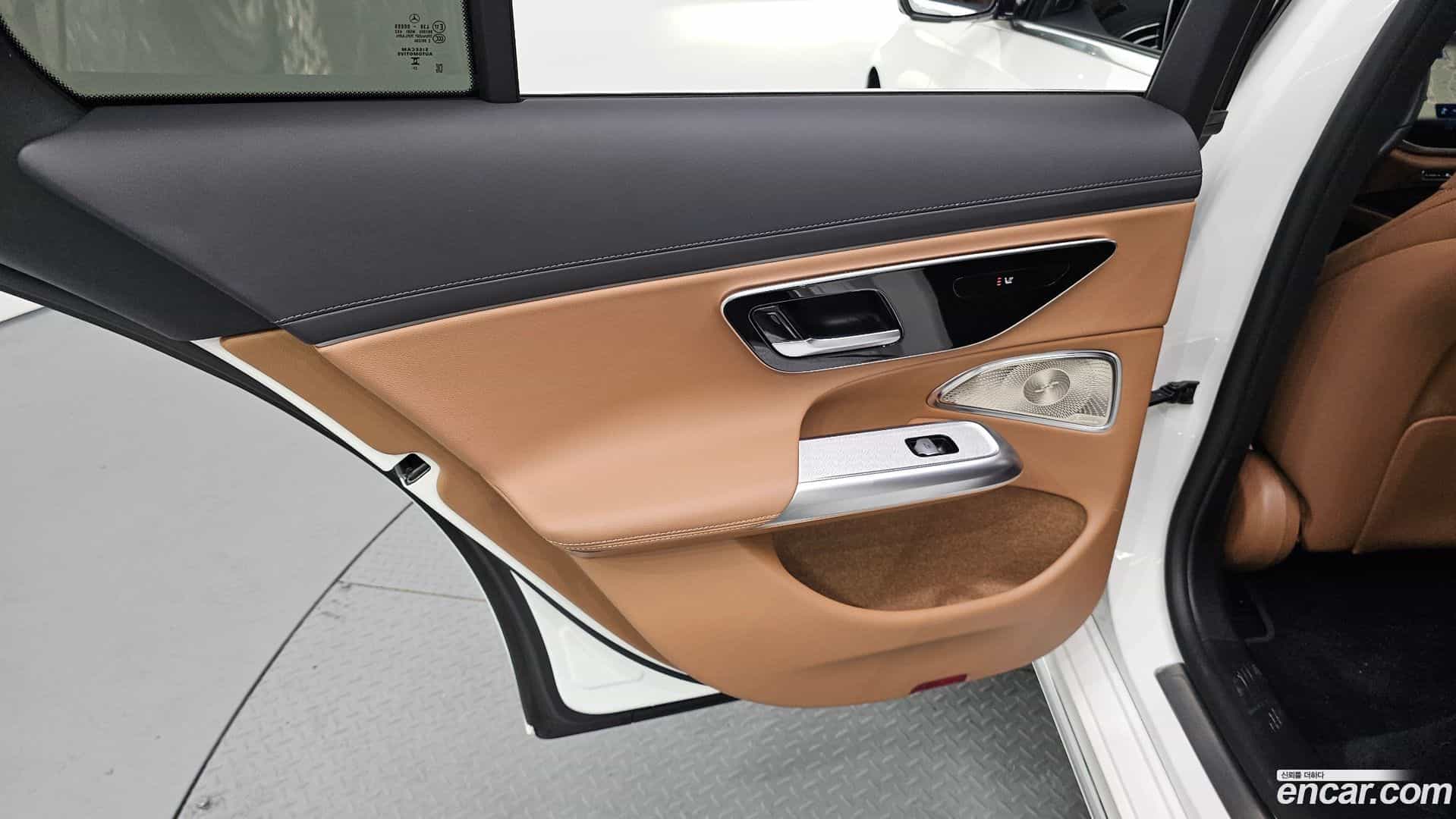 E-Class Mercedes-Benz 2024.4-INNER-035