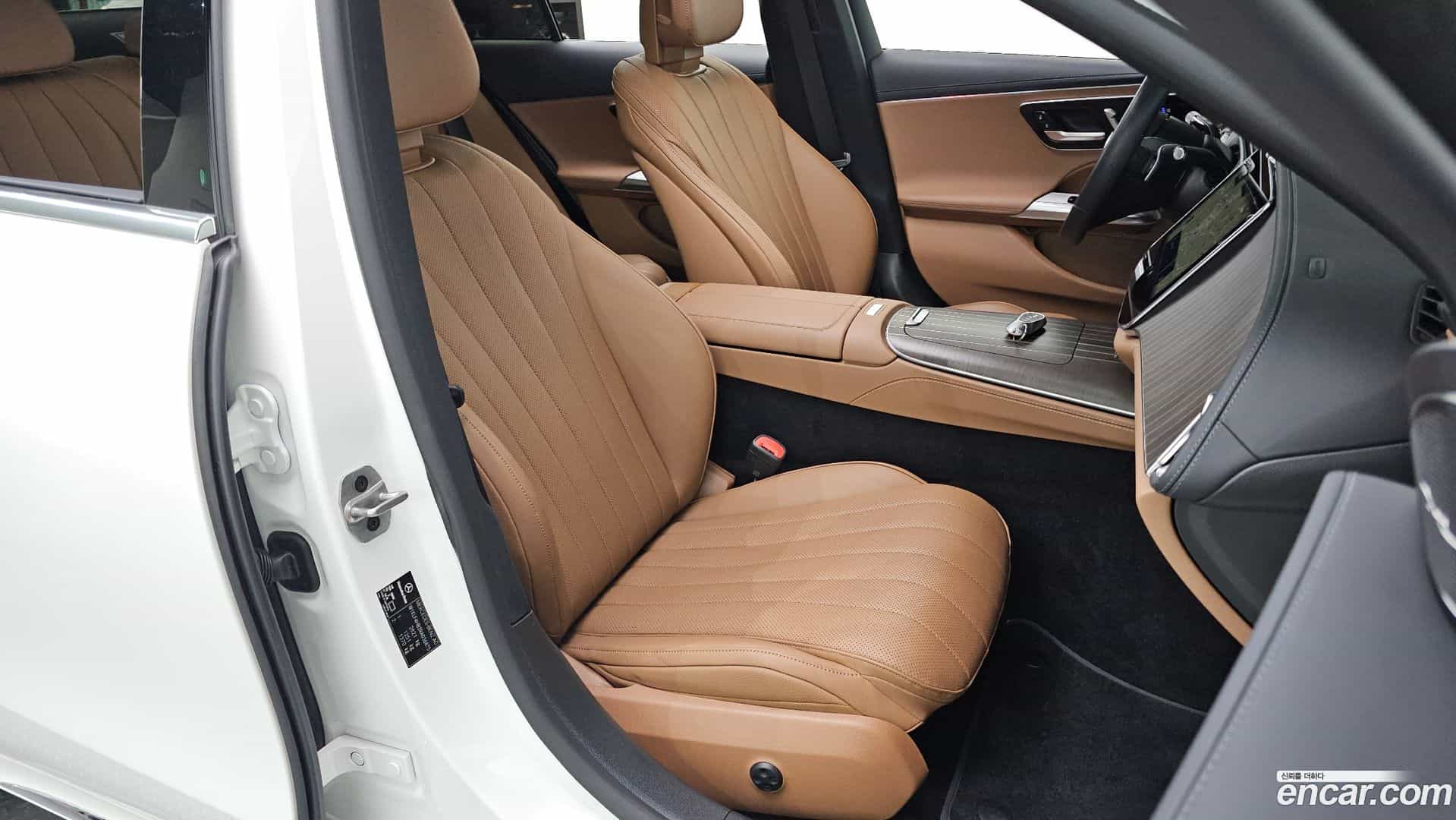 E-Class Mercedes-Benz 2024.4-INNER-036
