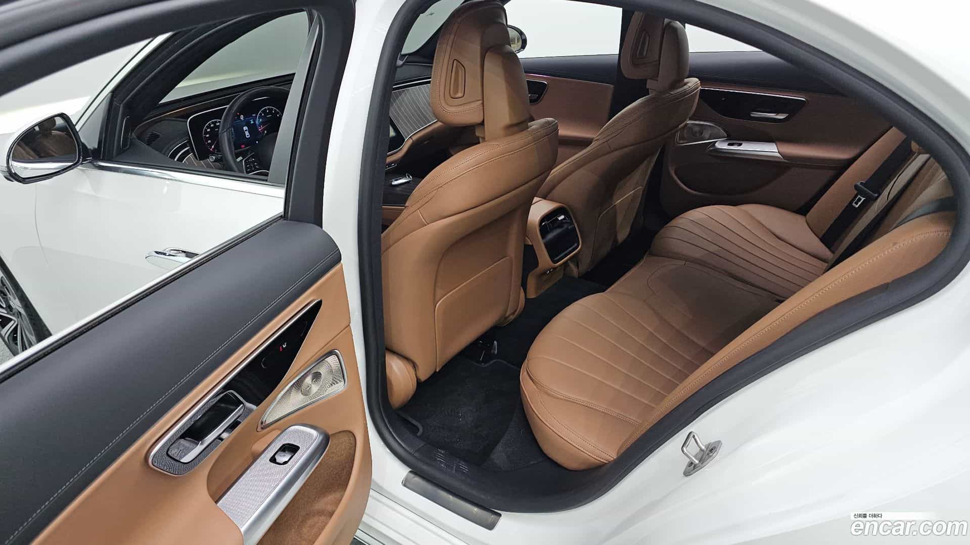 E-Class Mercedes-Benz 2024.4-OPTION-043