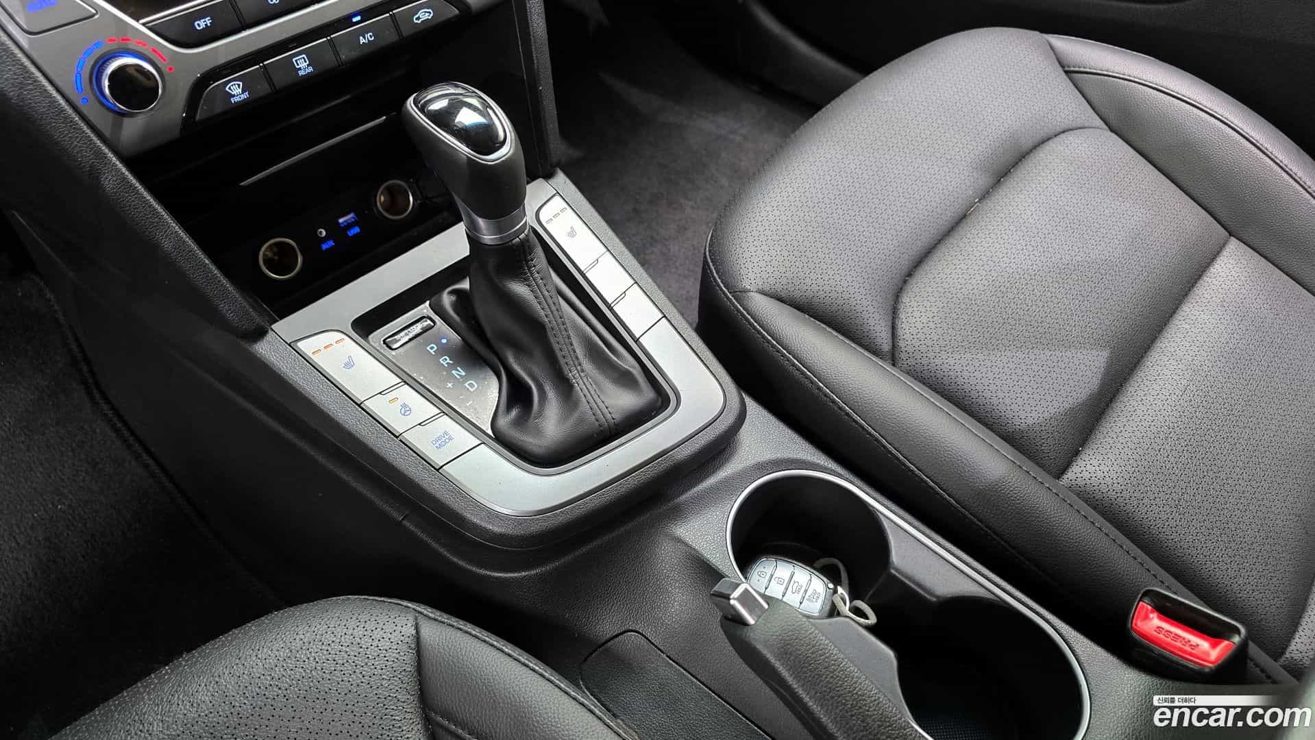 AVANTE Hyundai 2016.5-INNER-009