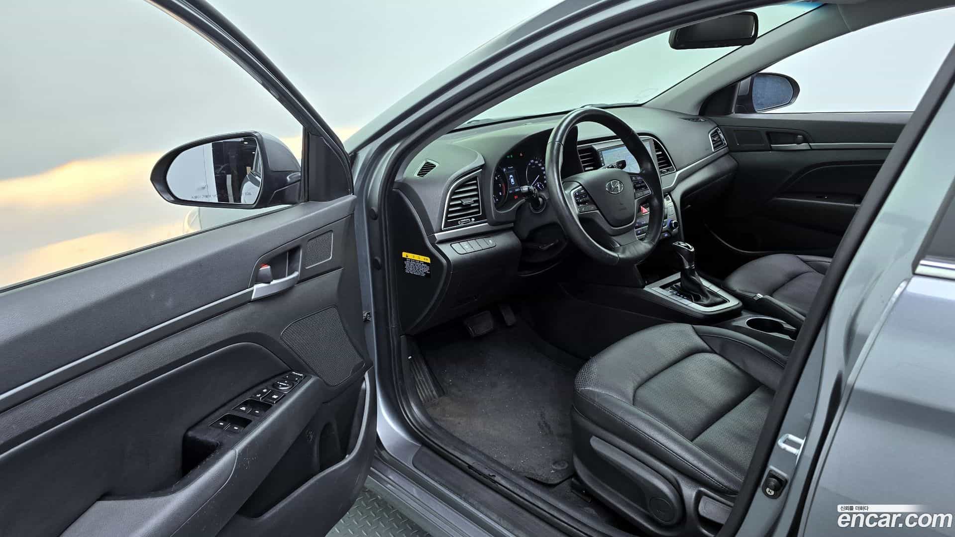 AVANTE Hyundai 2016.5-INNER-010