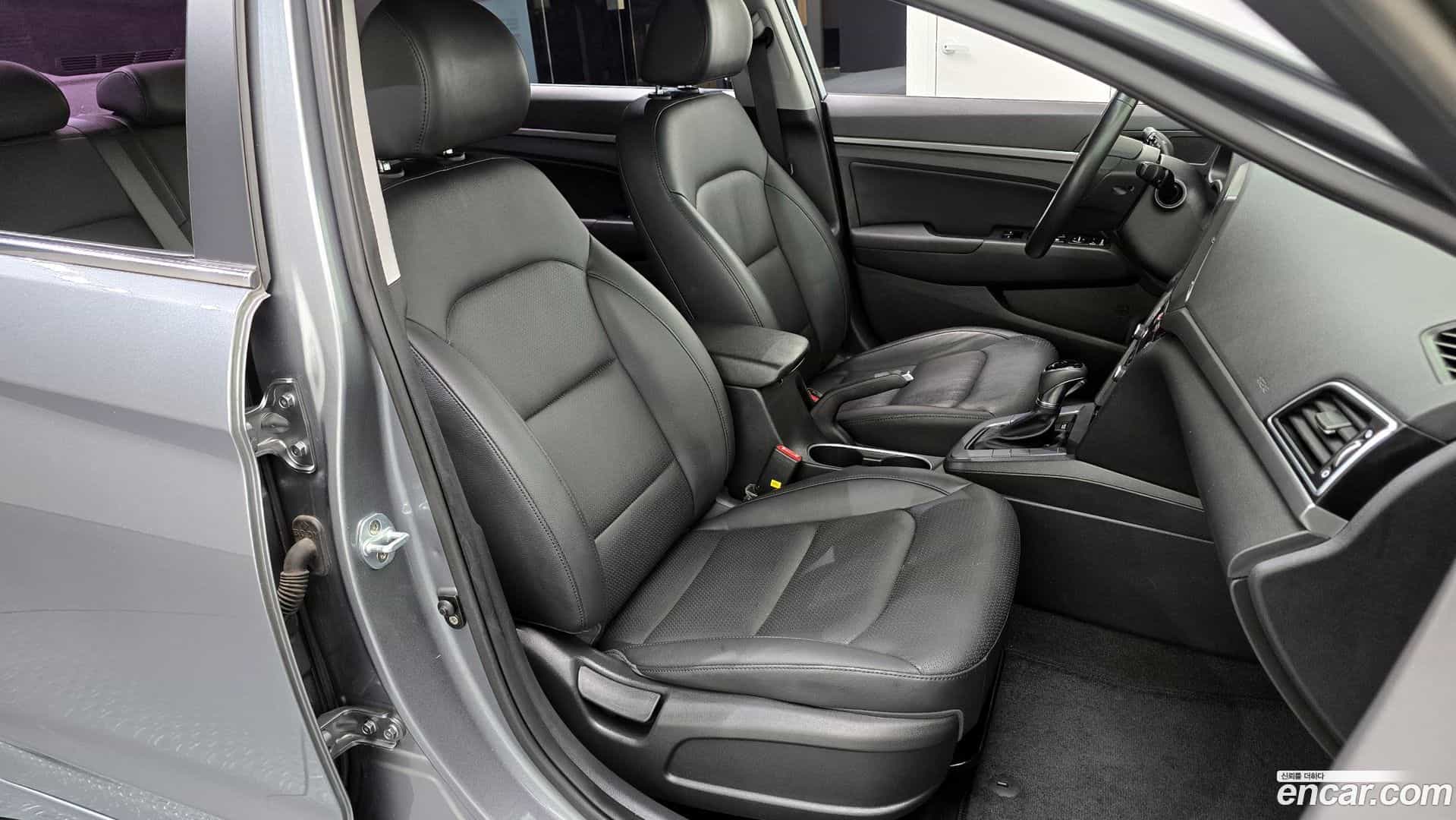 AVANTE Hyundai 2016.5-OPTION-016