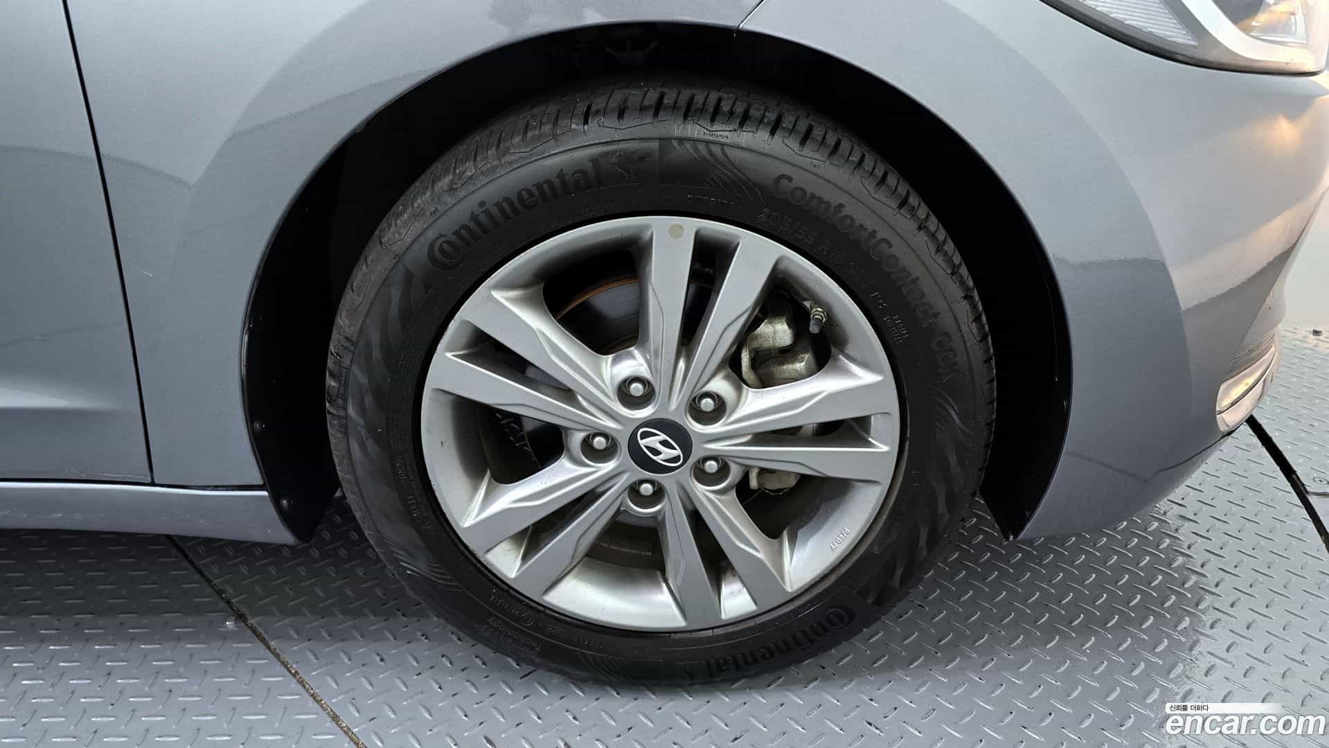 AVANTE Hyundai 2016.5-OUTER-031