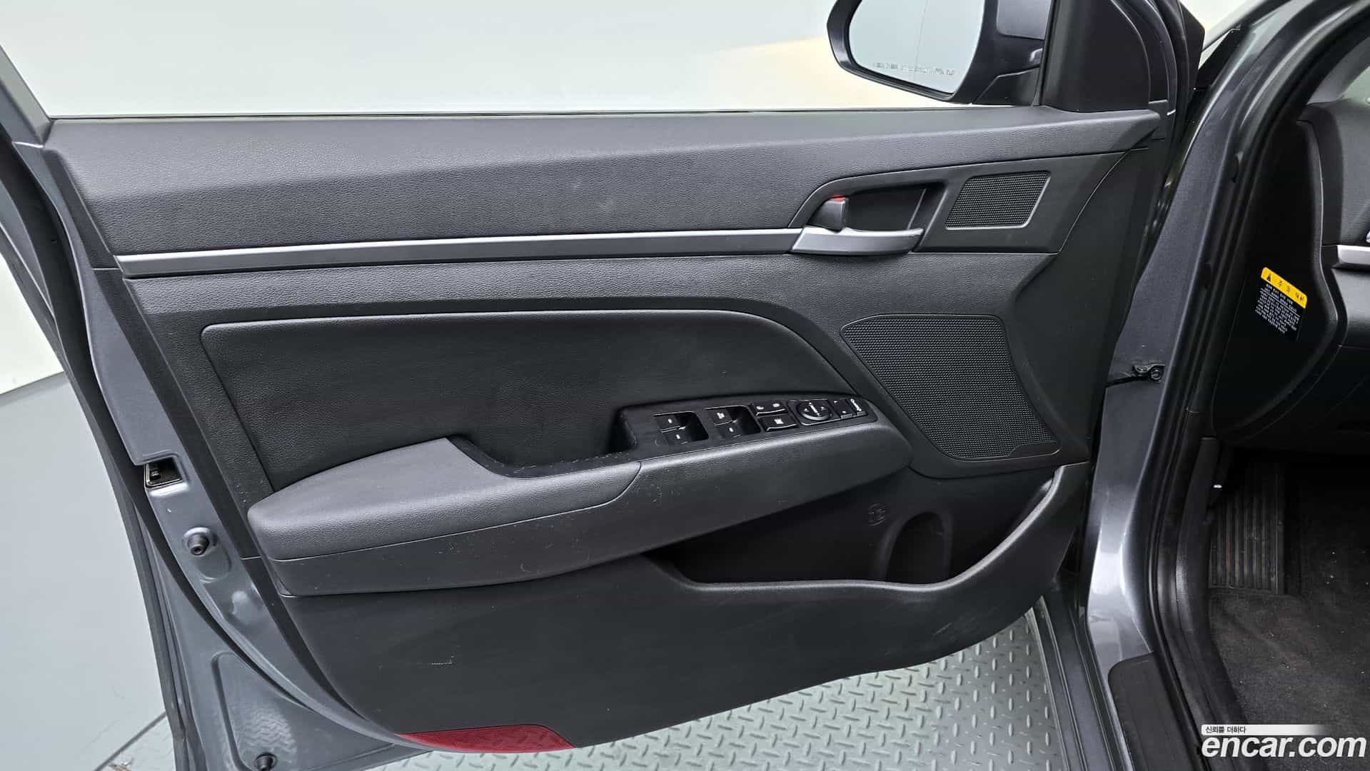 AVANTE Hyundai 2016.5-INNER-034