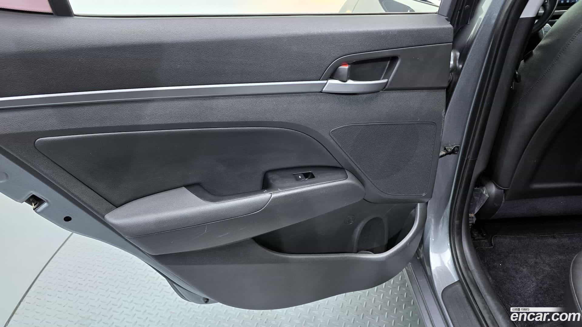 AVANTE Hyundai 2016.5-INNER-035
