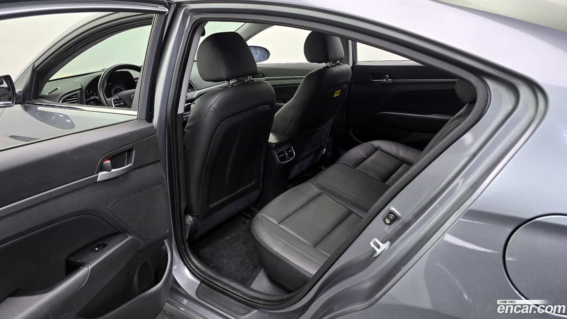 AVANTE Hyundai 2016.5-INNER-036
