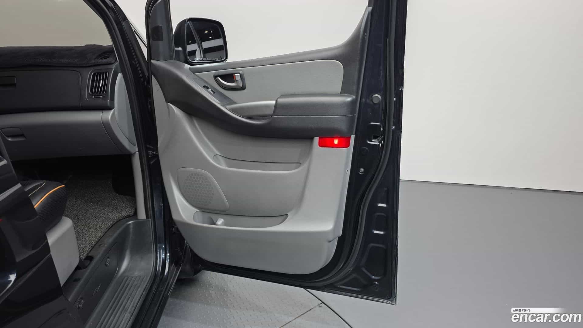 Starex Hyundai 2019.2-INNER-034