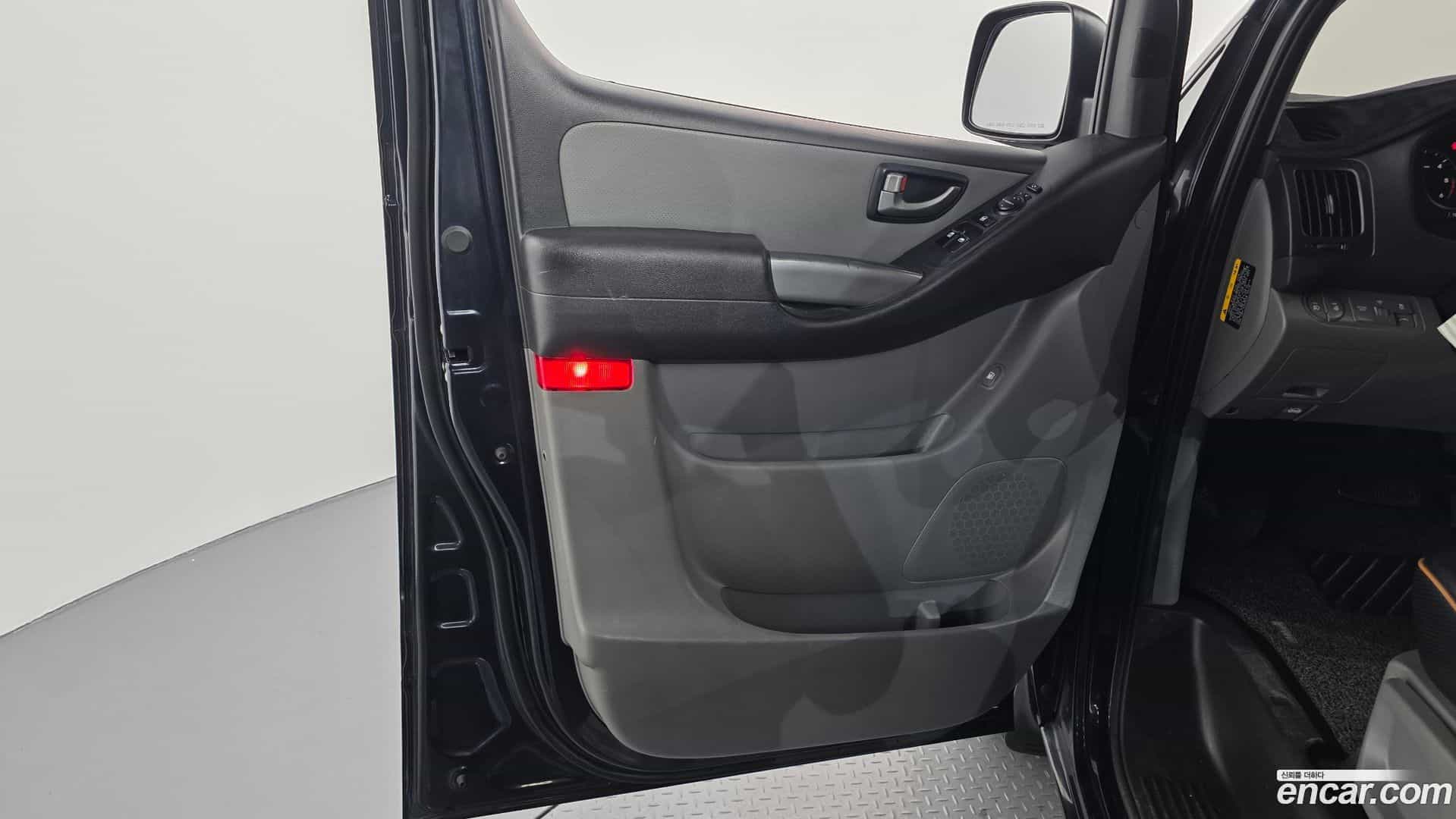 Starex Hyundai 2019.2-INNER-035