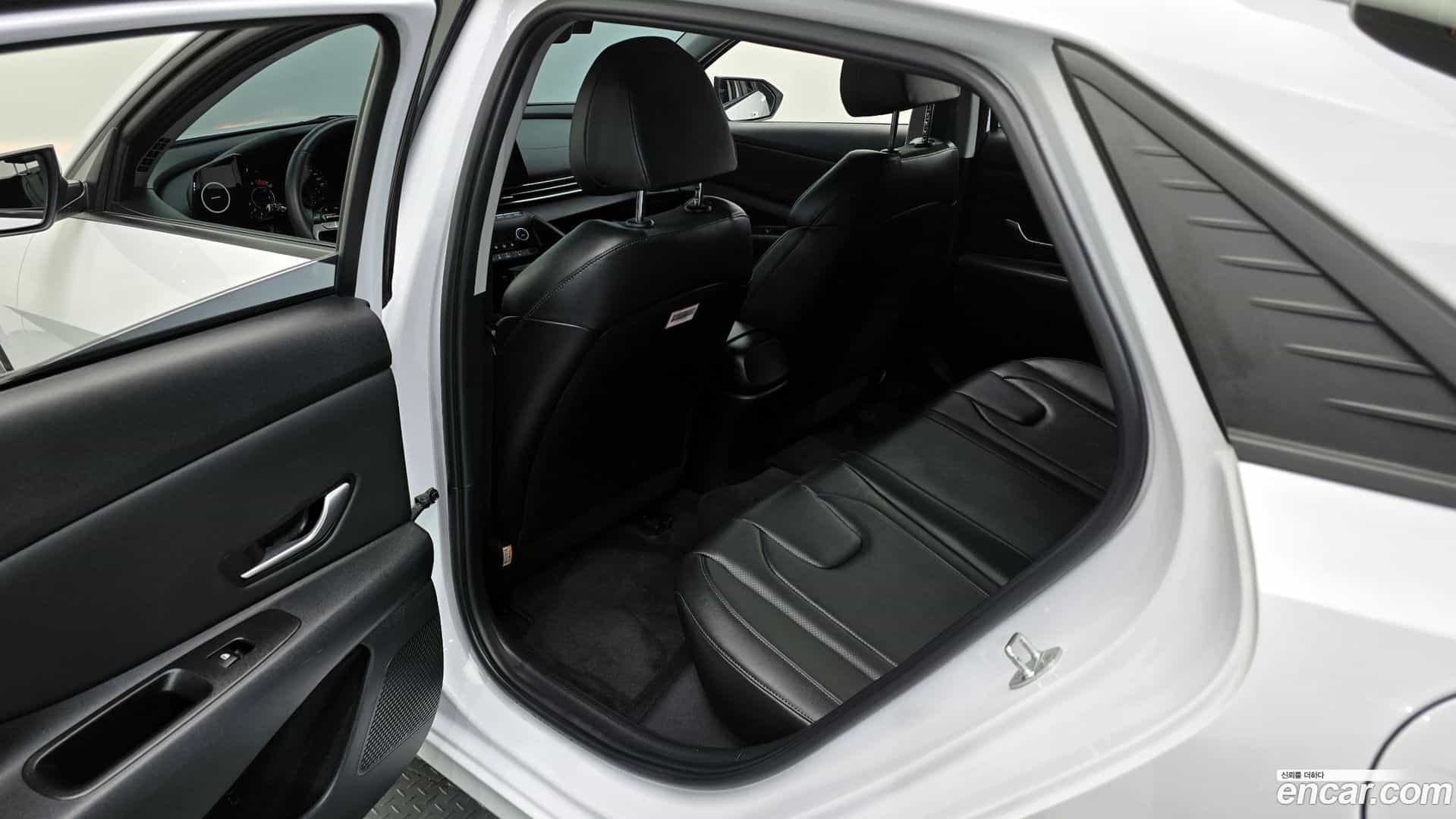 AVANTE Hyundai 2021.5-OPTION-016