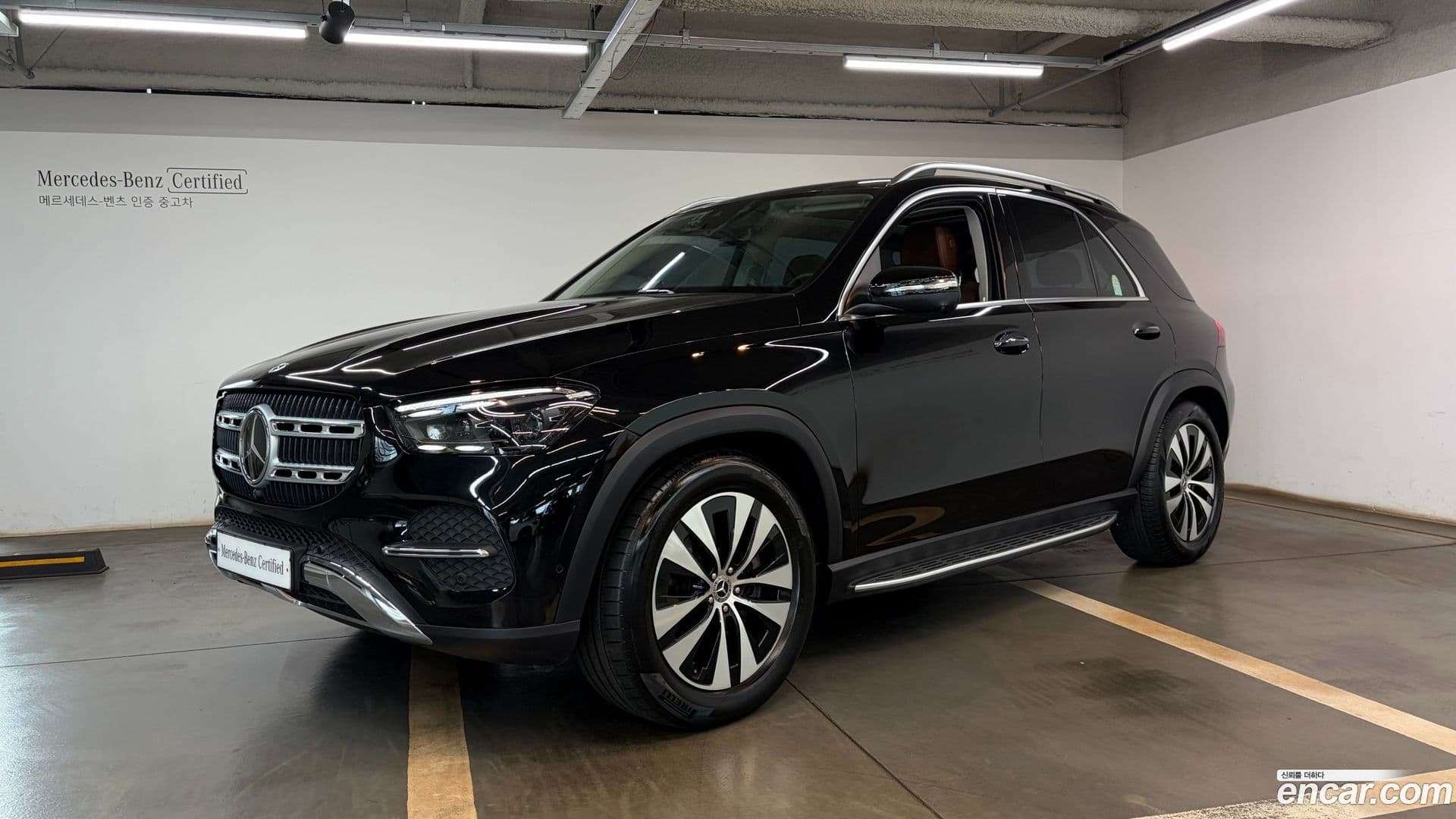 Main__Slider__Photo:GLE-Class Mercedes-Benz 2025.4-0