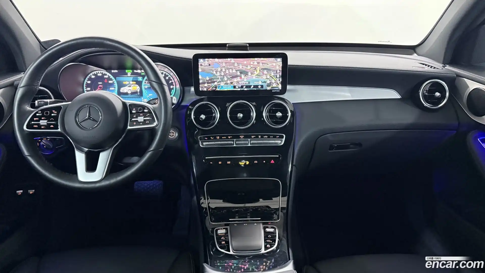 GLC-Class Mercedes-Benz 2021.4-INNER-007