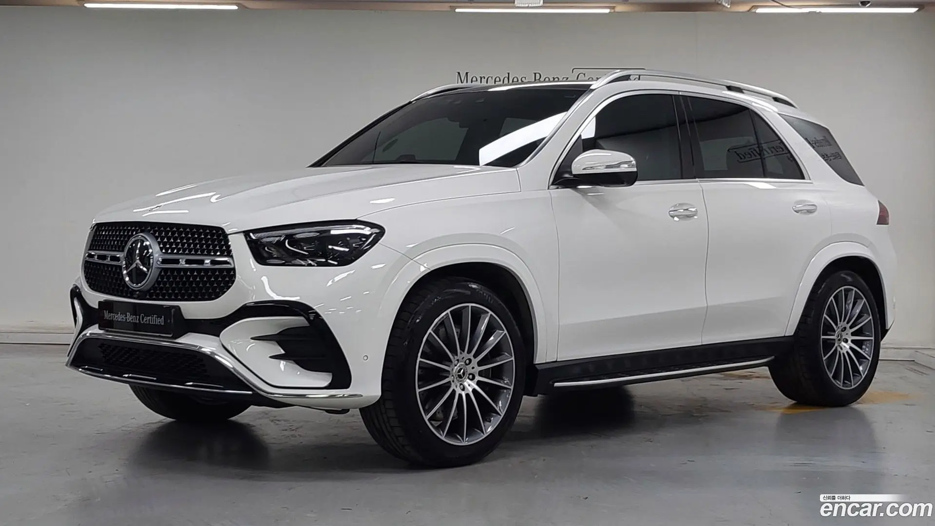 Main__Slider__Photo:GLE-Class Mercedes-Benz 2024.3-0