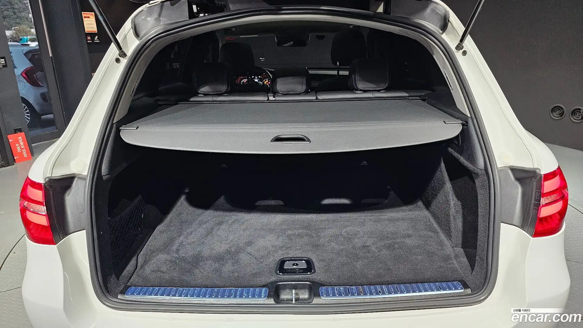 GLC-Class Mercedes-Benz 2018.7-OPTION-023