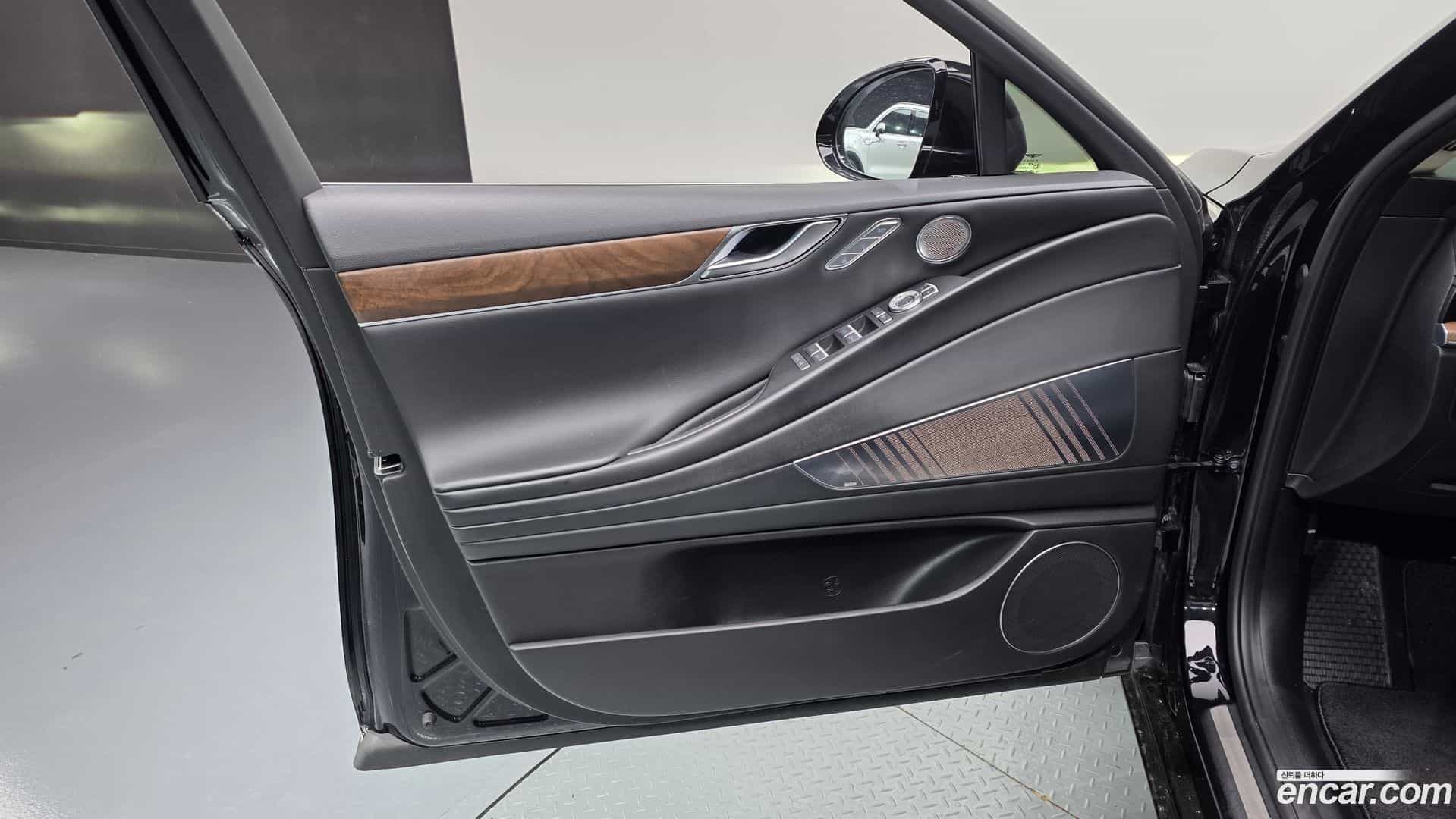 G80 Genesis 2022.0-INNER-034