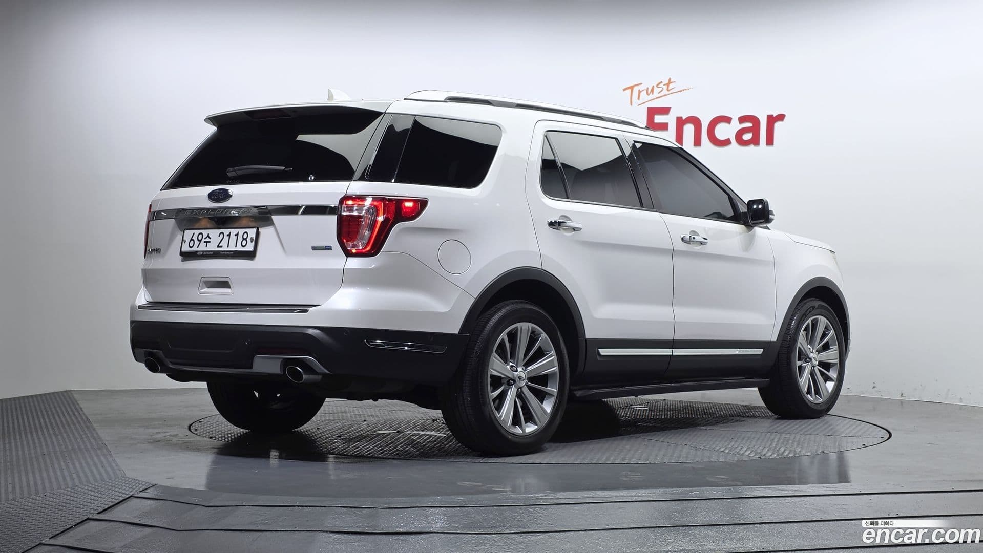Main__Slider__Photo:Explorer Ford 2018.3-1