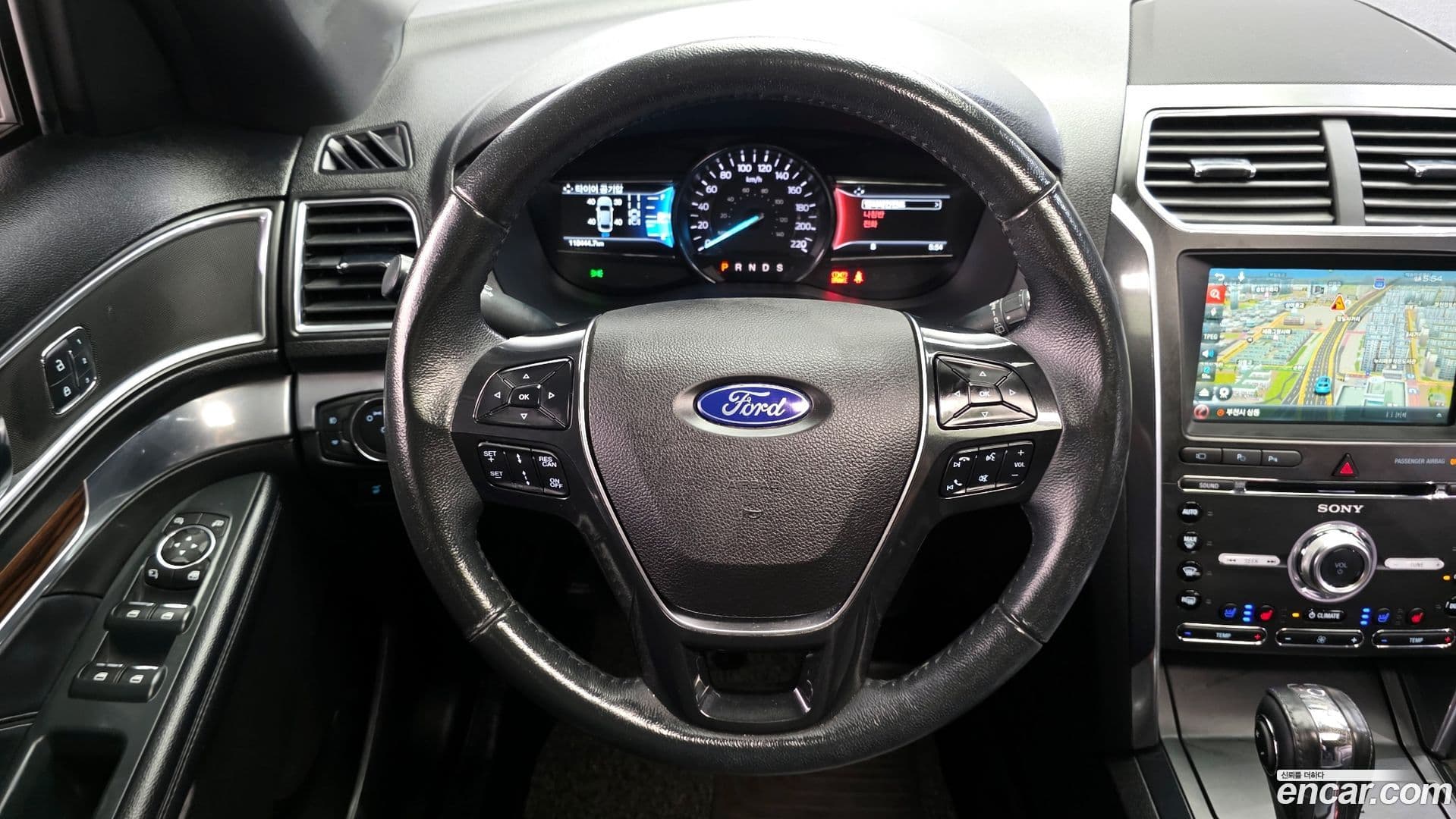 Main__Slider__Photo:Explorer Ford 2018.3-12